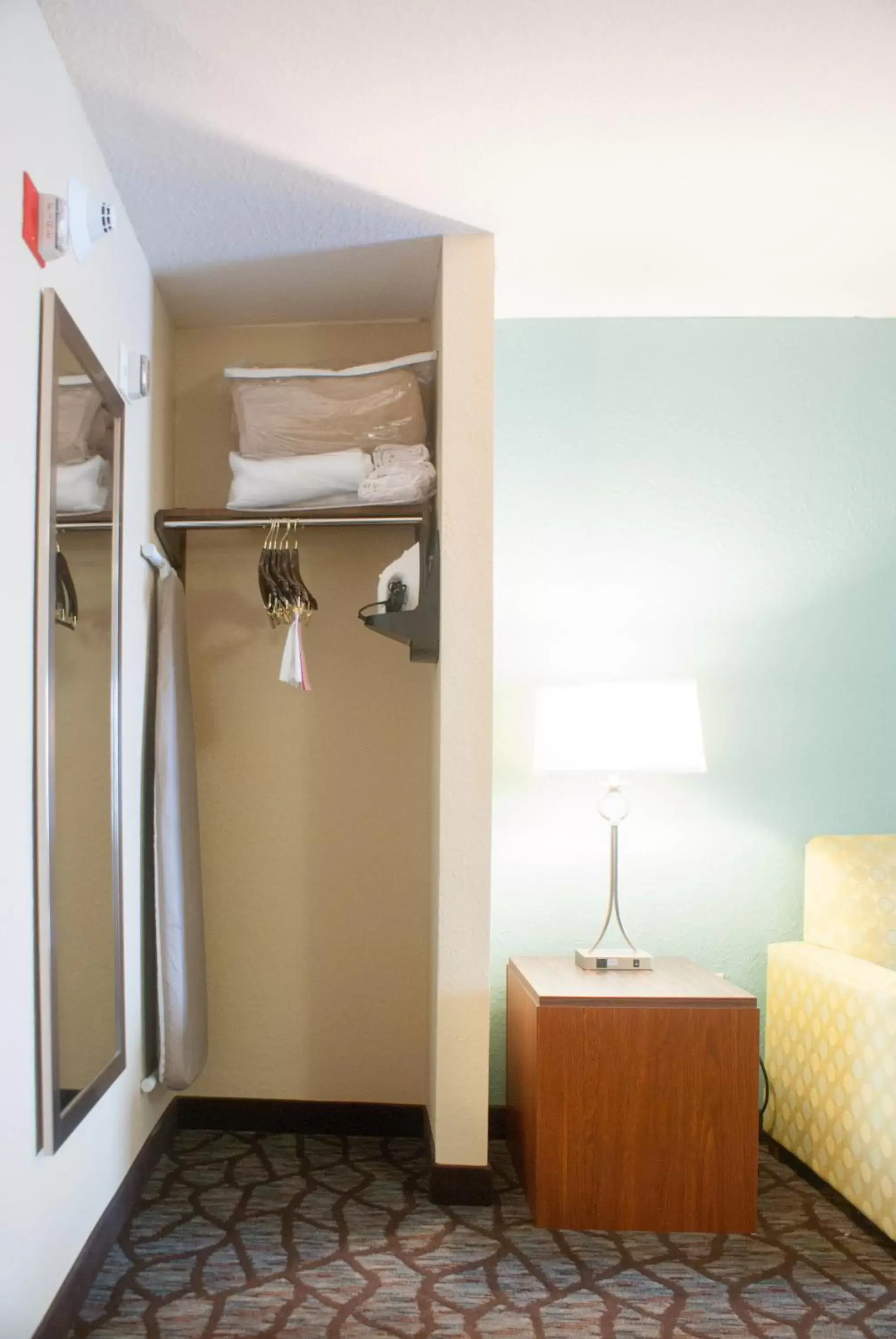 Area and facilities, Bed in Holiday Inn Express & Suites Jacksonville South - I-295, an IHG Hotel