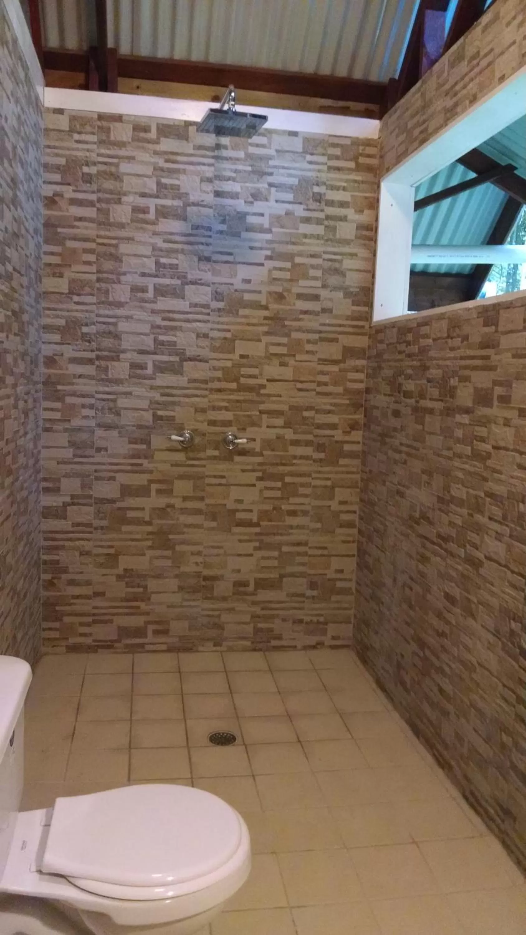 Bathroom in Surf Break at Paunch