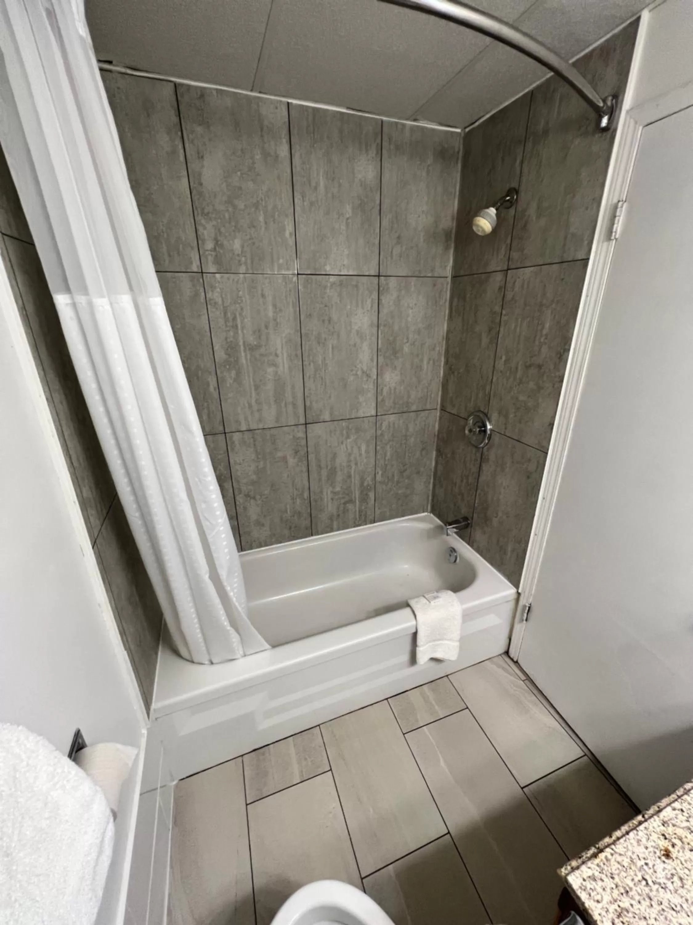 Shower in Thriftlodge Saskatoon