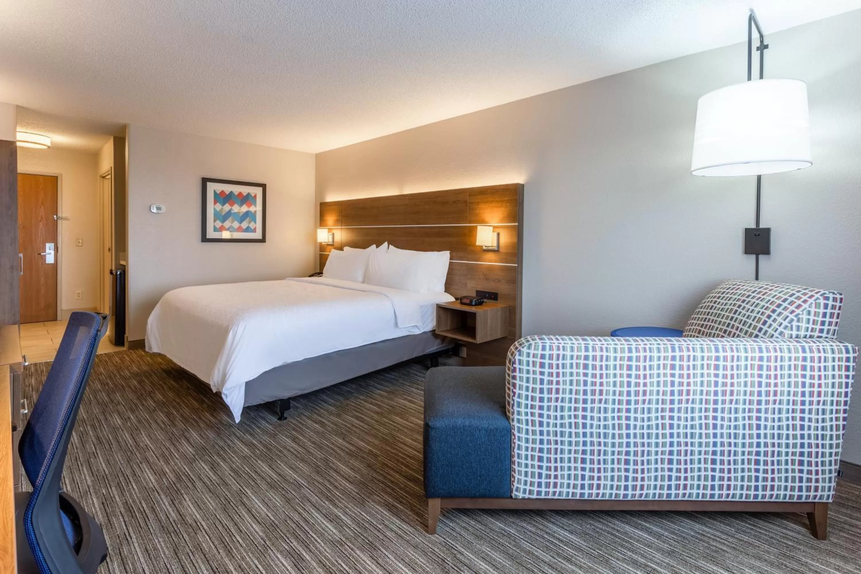 Photo of the whole room, Bed in Holiday Inn Express &amp; Suites O&#x27;Fallon-Shiloh by IHG