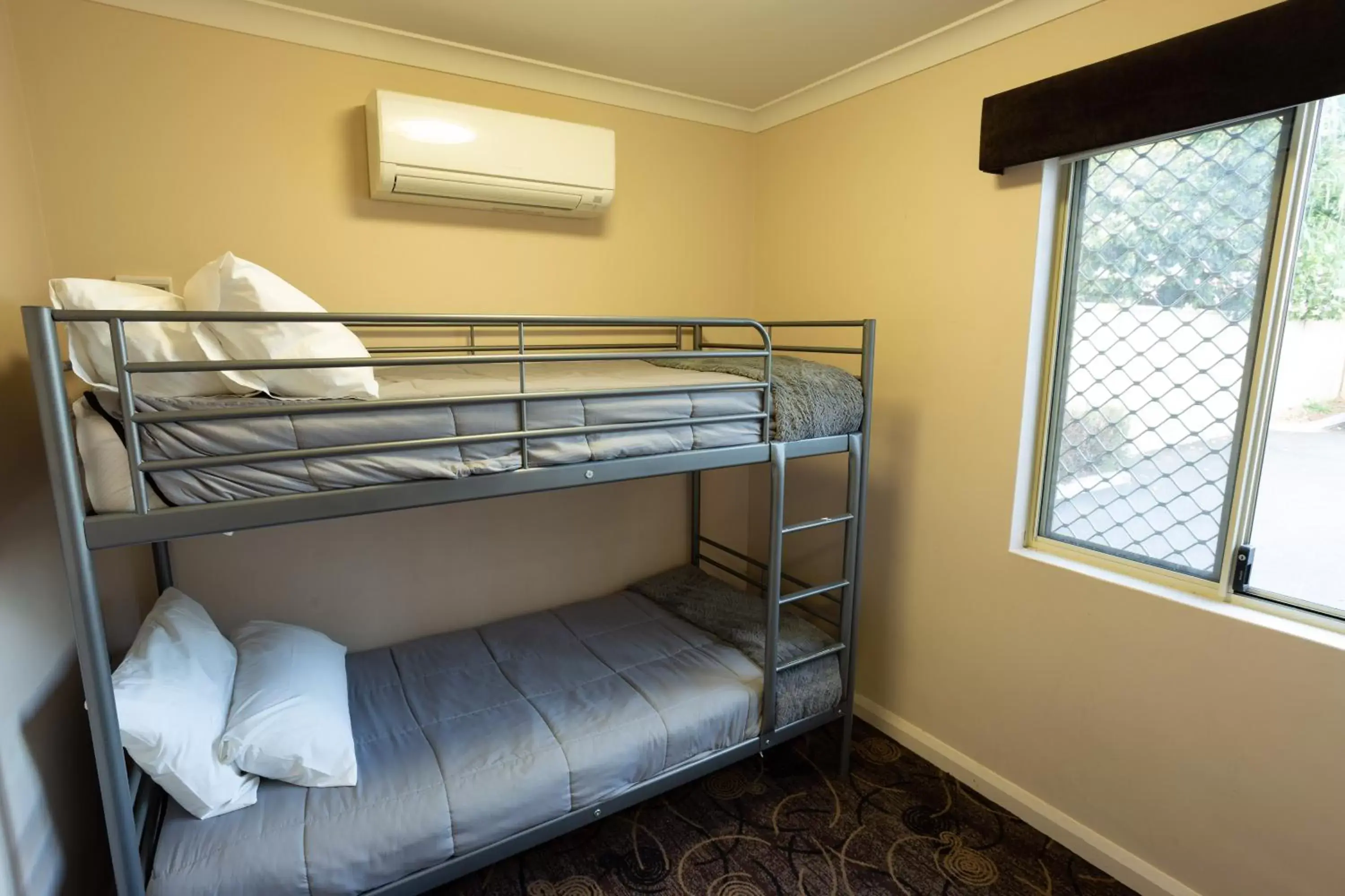 Bed, Bunk Bed in Quality Hotel Bayswater