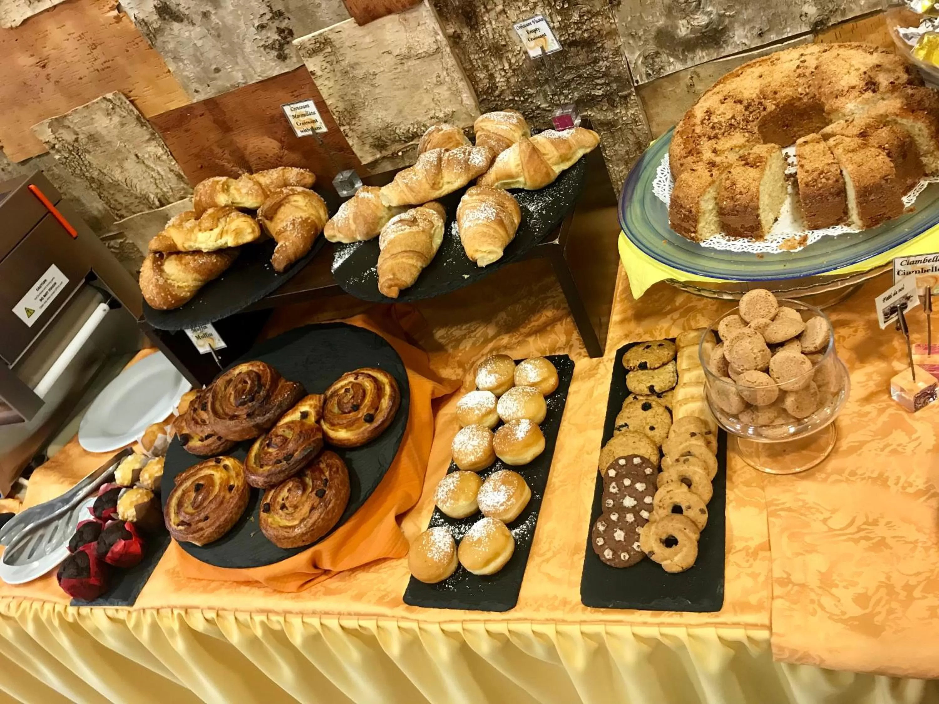 Buffet breakfast in MiHotel