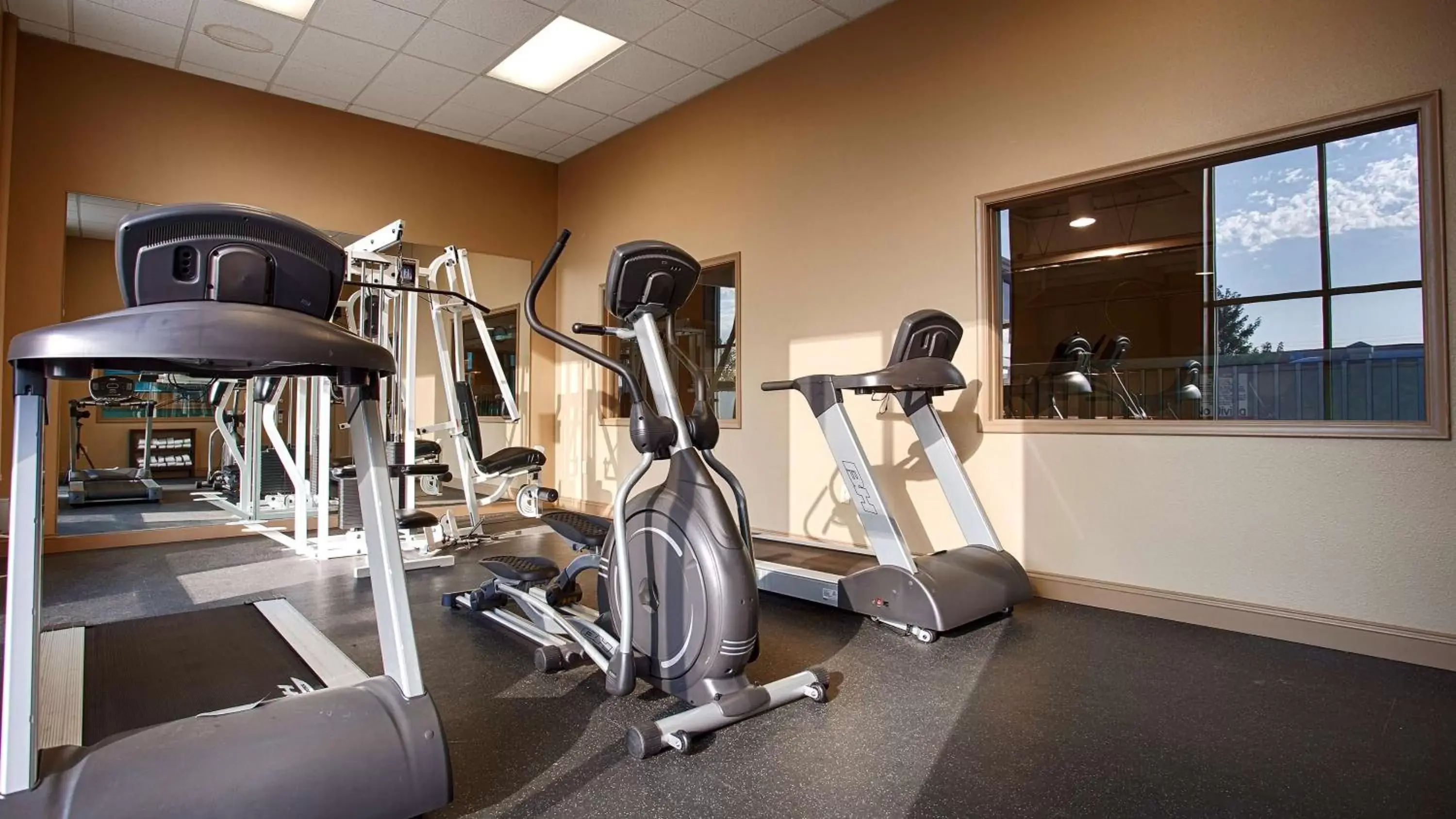 Fitness centre/facilities, Fitness Center/Facilities in Best Western Crossroads Of The Bluffs