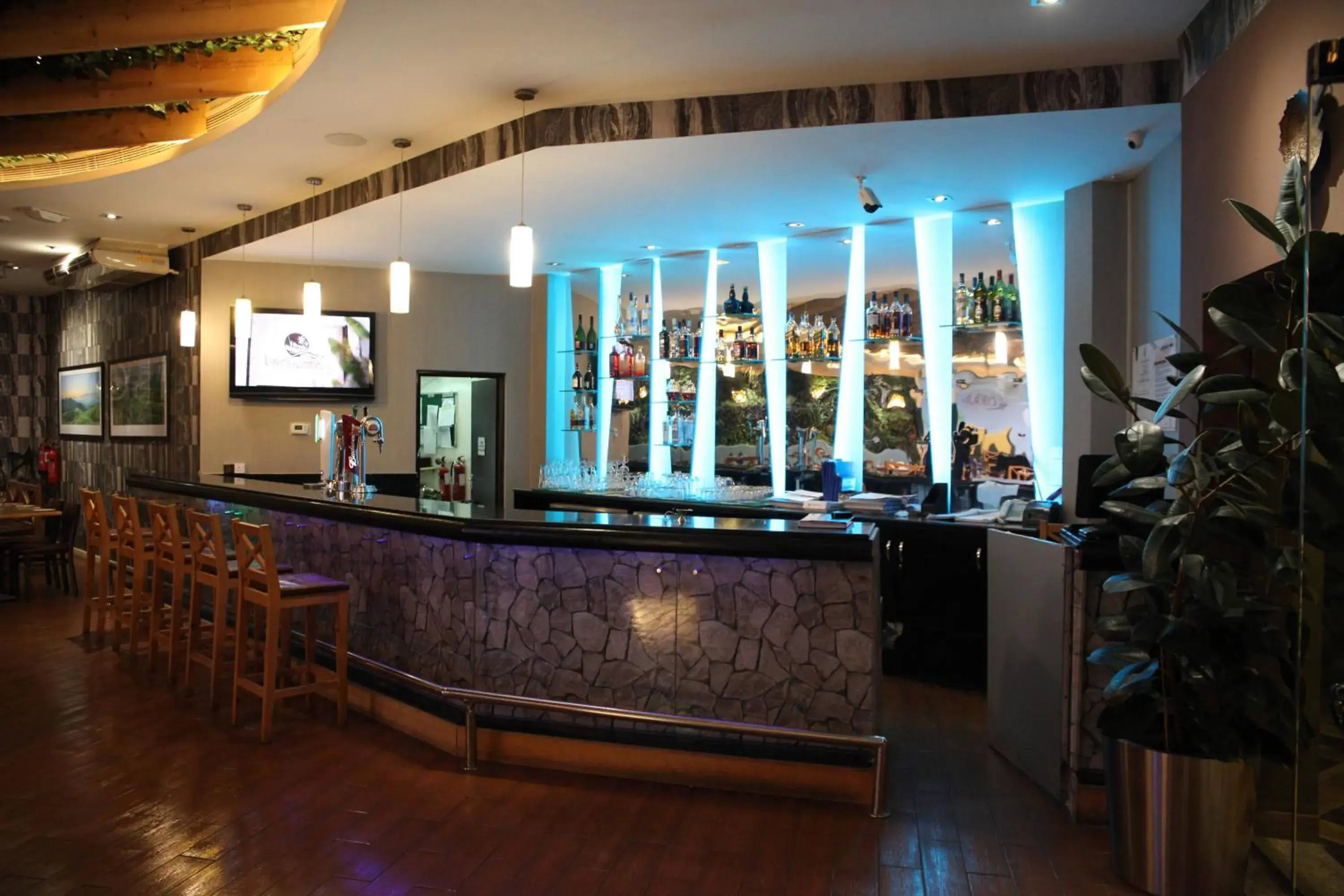 Restaurant/places to eat, Lounge/Bar in Pearl Beach Hotel