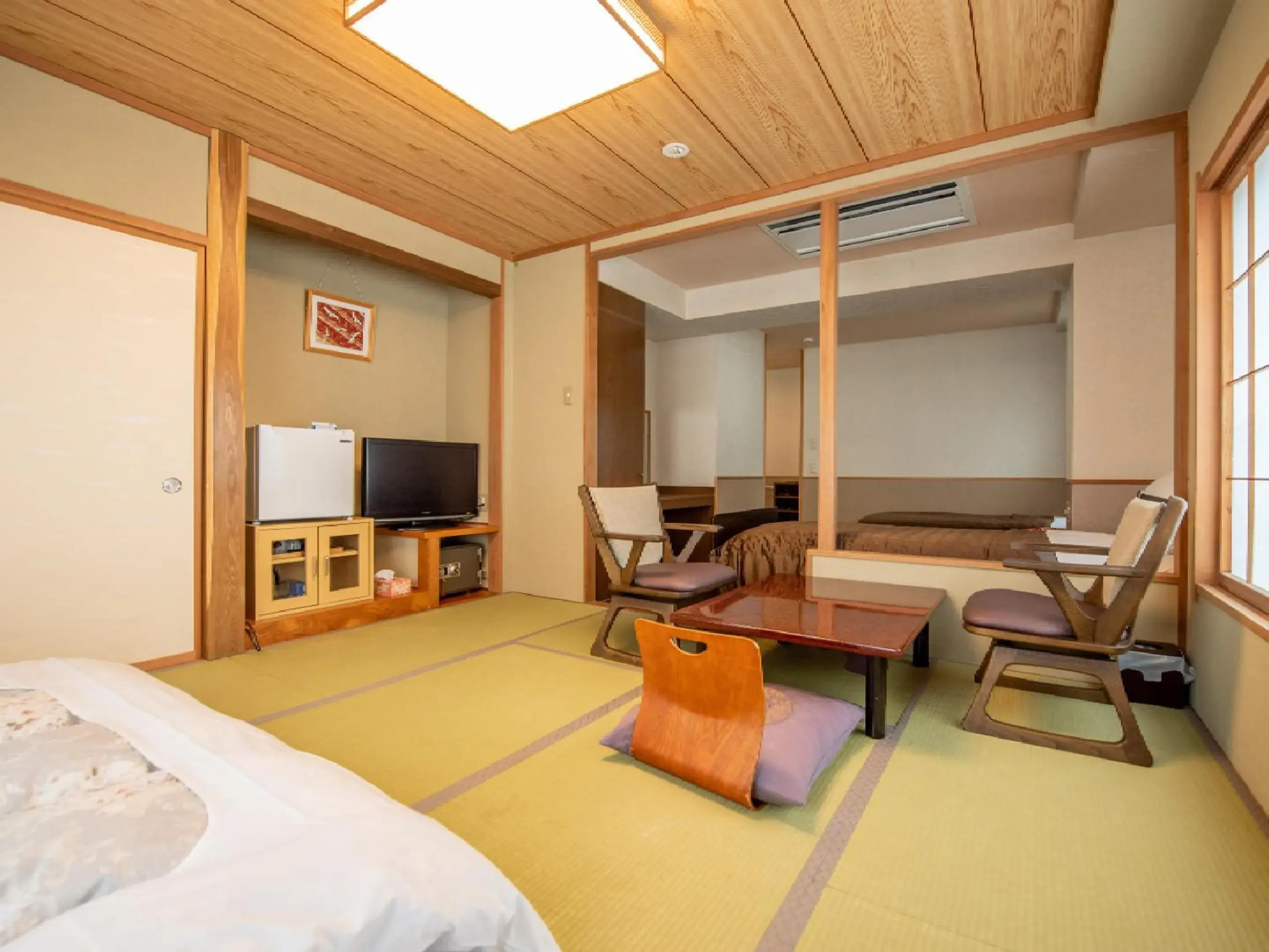 Living room, TV/Entertainment Center in Ryokan Hakura