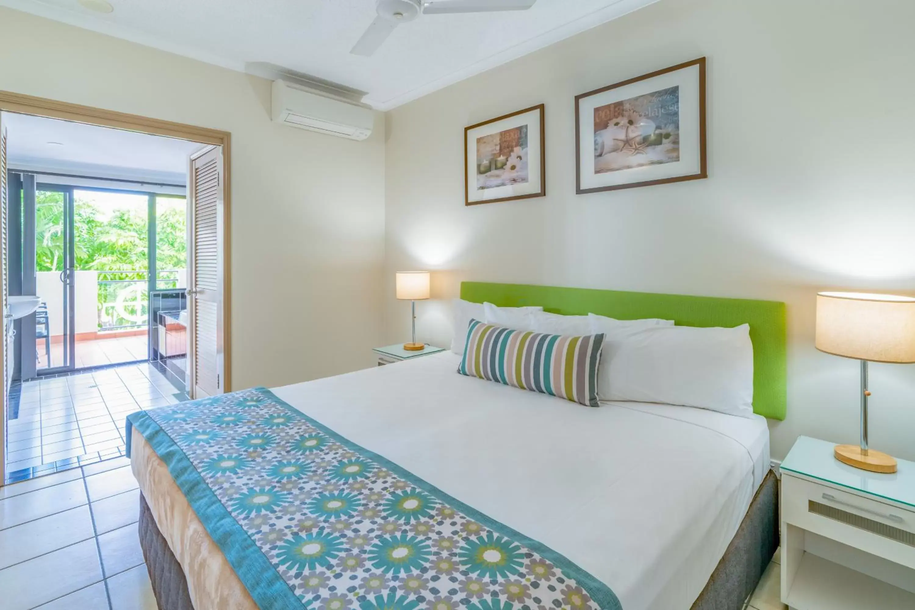 Photo of the whole room, Bed in Regal Port Douglas