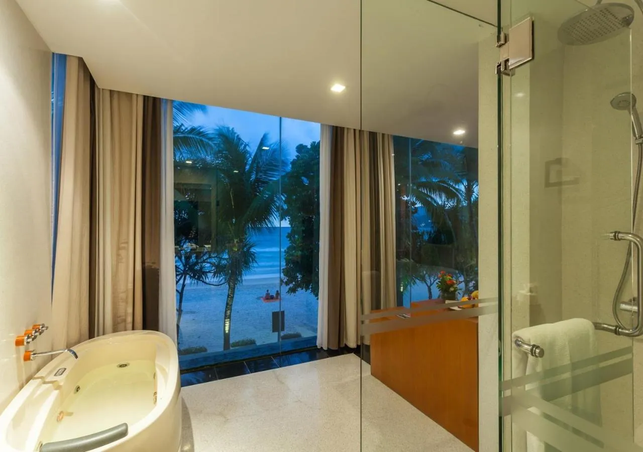 Bath in La Flora Resort Patong