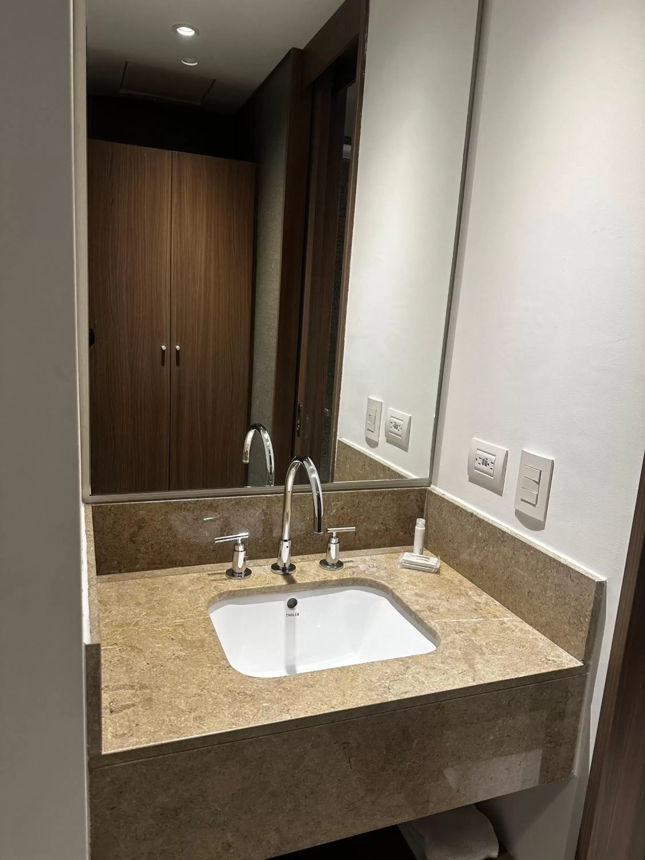 Bathroom in Hampton By Hilton Valledupar