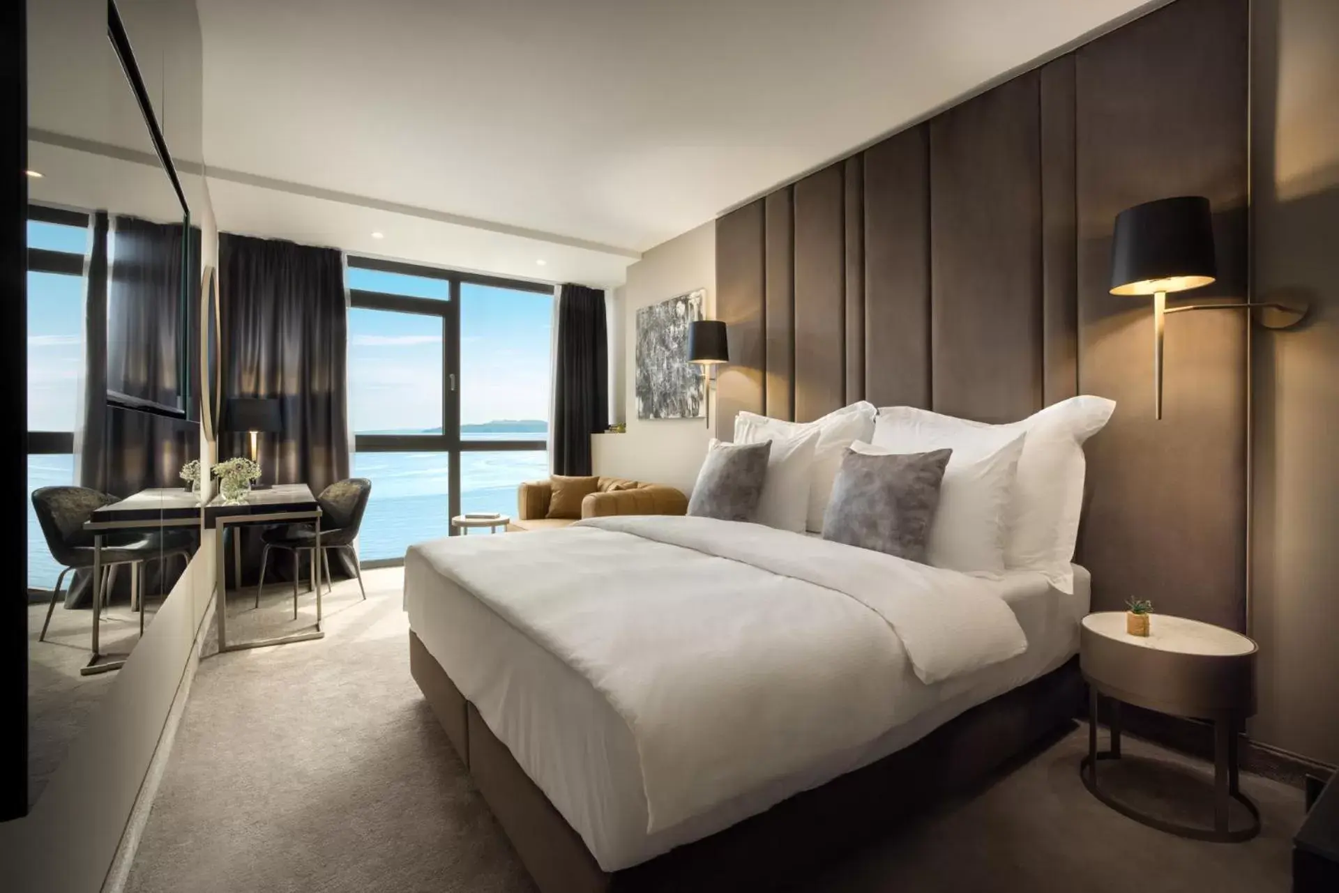 Pool view, Bed in Grand Hotel Adriatic Pool view, Bed in Grand Hotel Adriatic