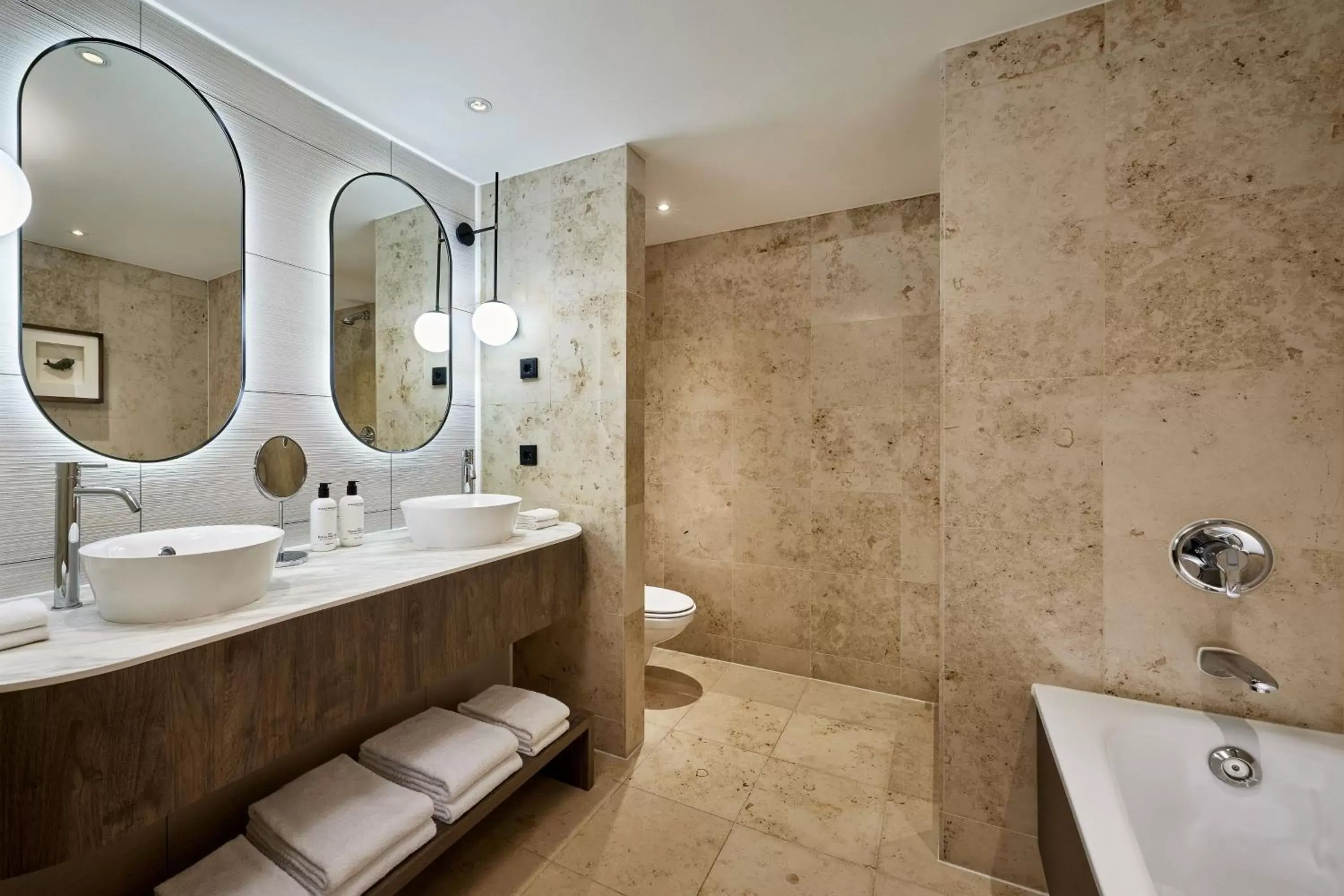 Bathroom in Rotterdam Marriott Hotel