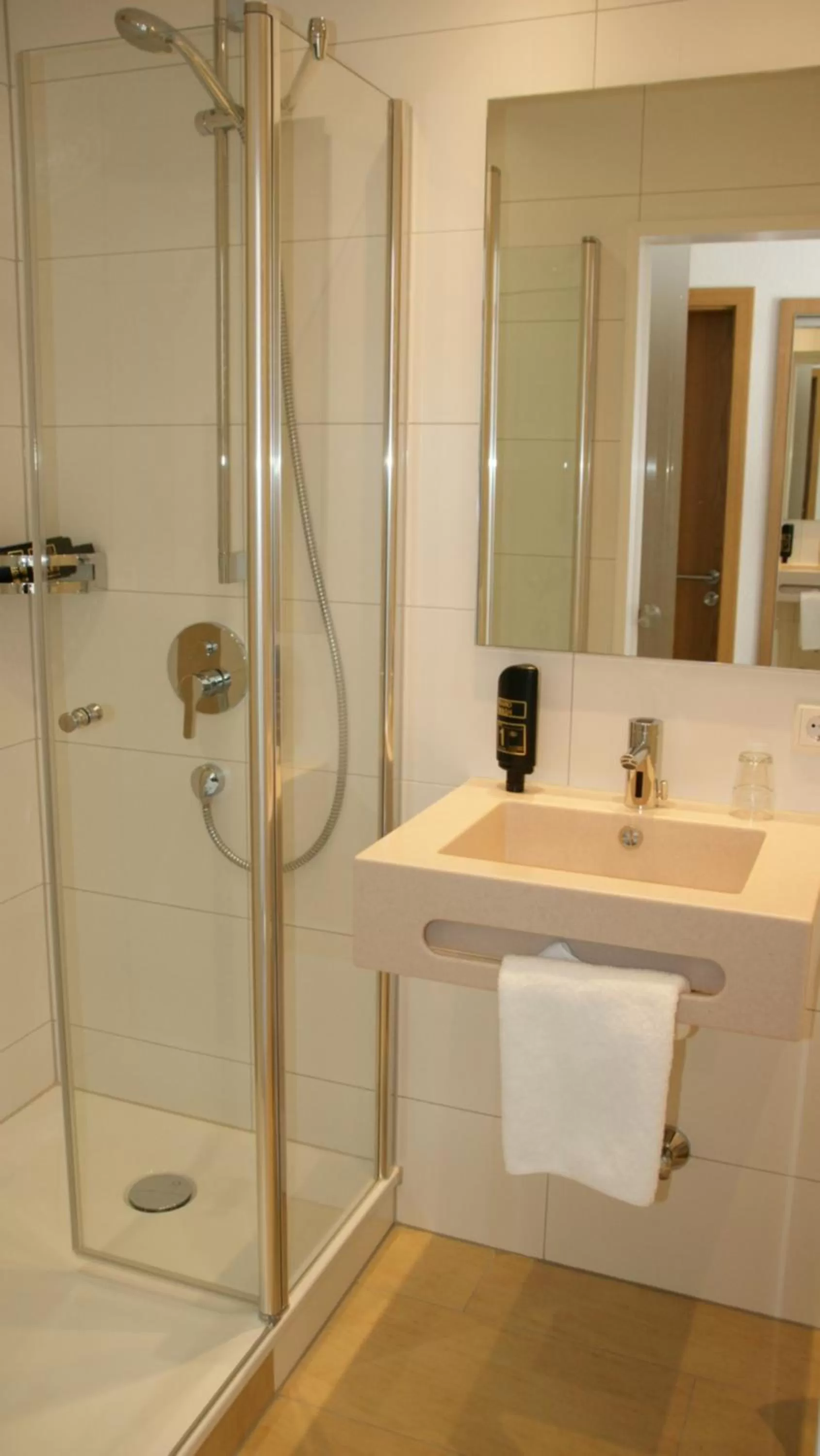 Shower in Hotel Engel