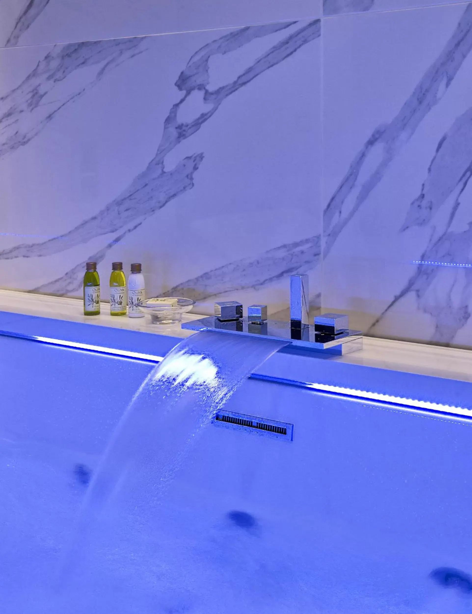 Hot Tub, Swimming Pool in Palazzo Cini Luxury Rooms in Pisa