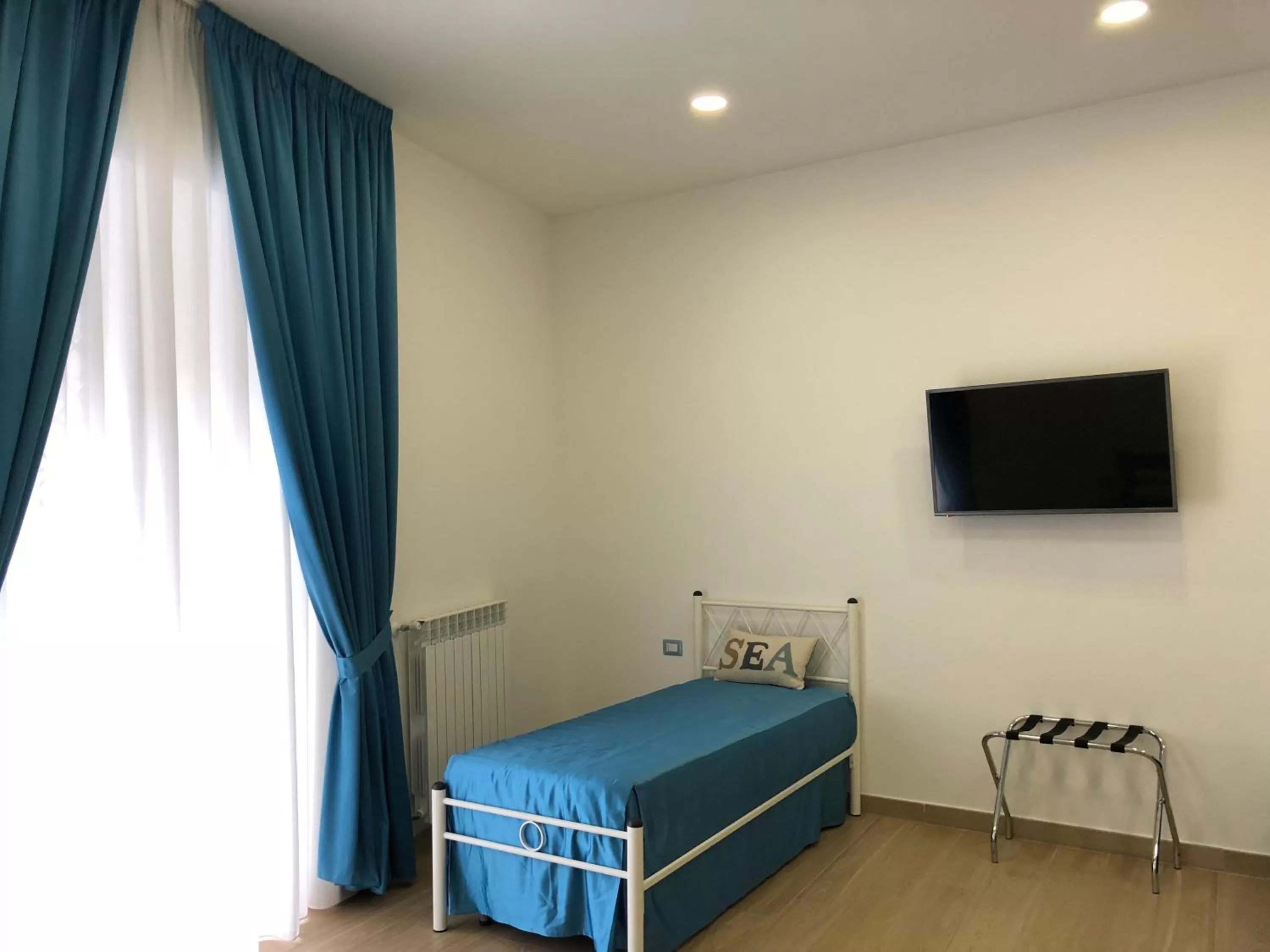 Property building, Bed in Antica Capri