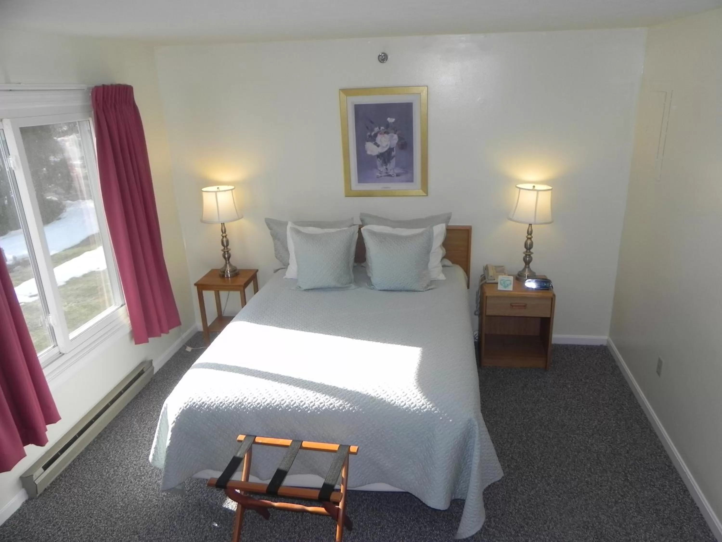 Bed in Elmwood Resort Hotel