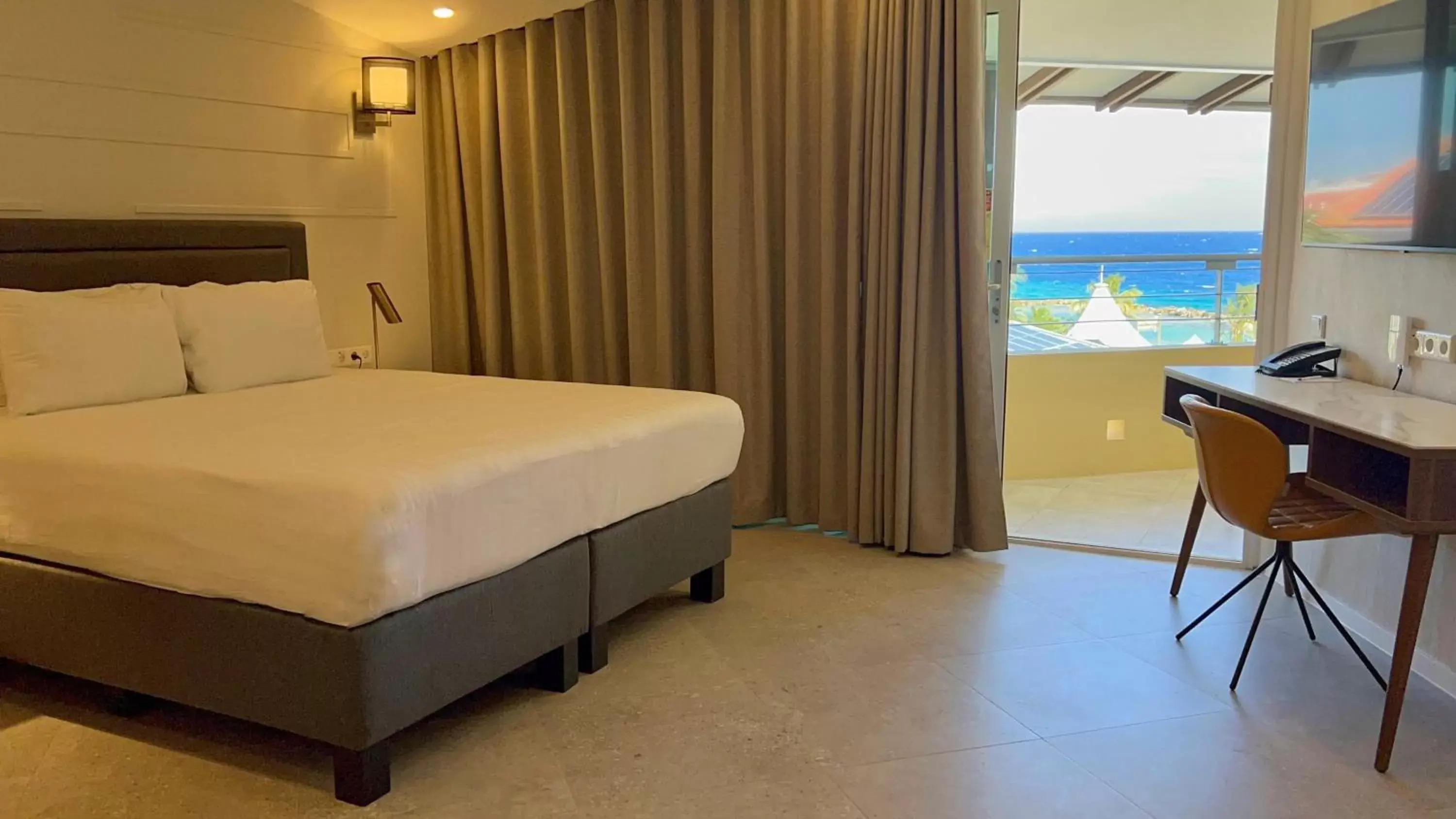 Bed in Curacao Avila Beach Hotel