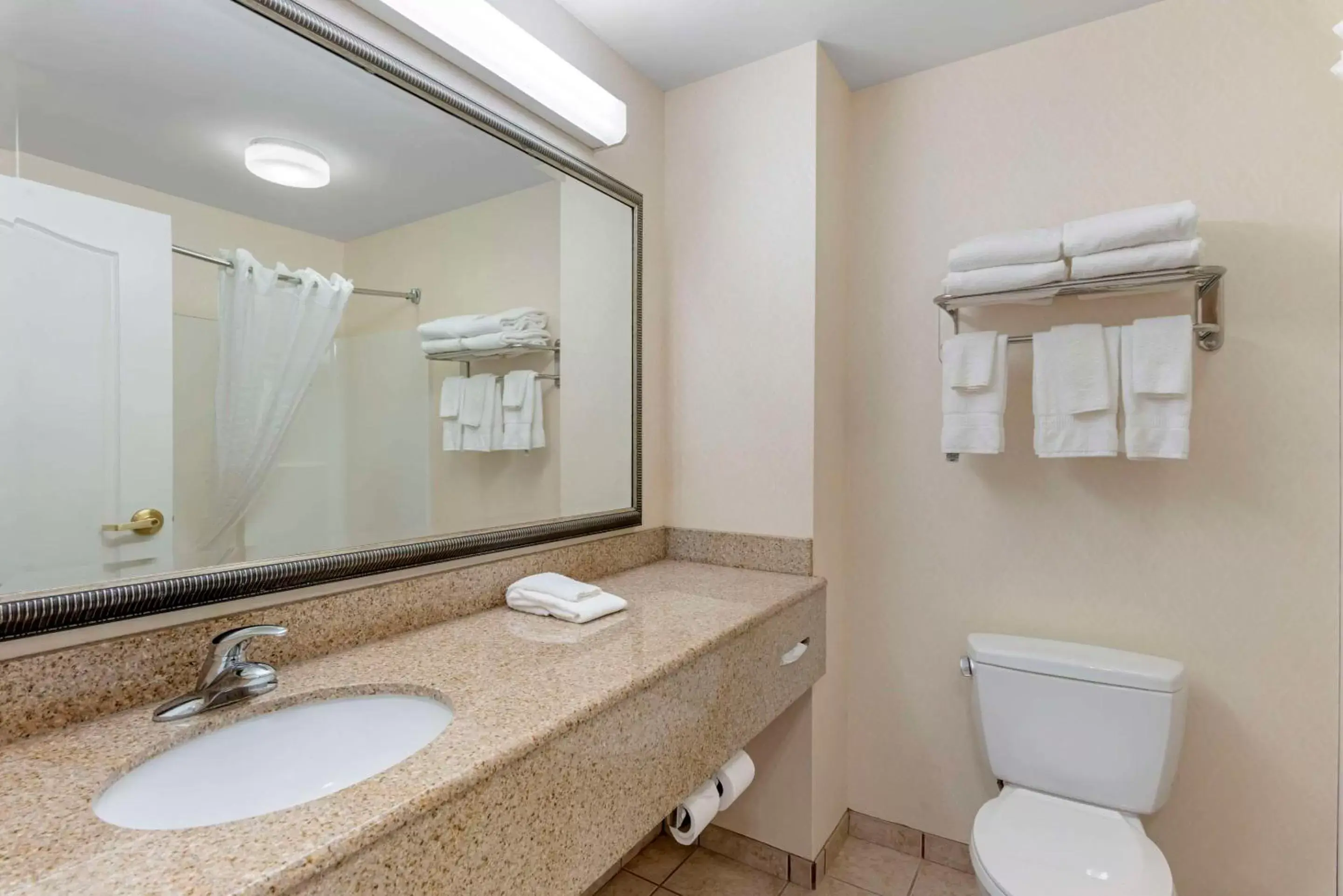 Bedroom, Bathroom in Comfort Inn & Suites Dover