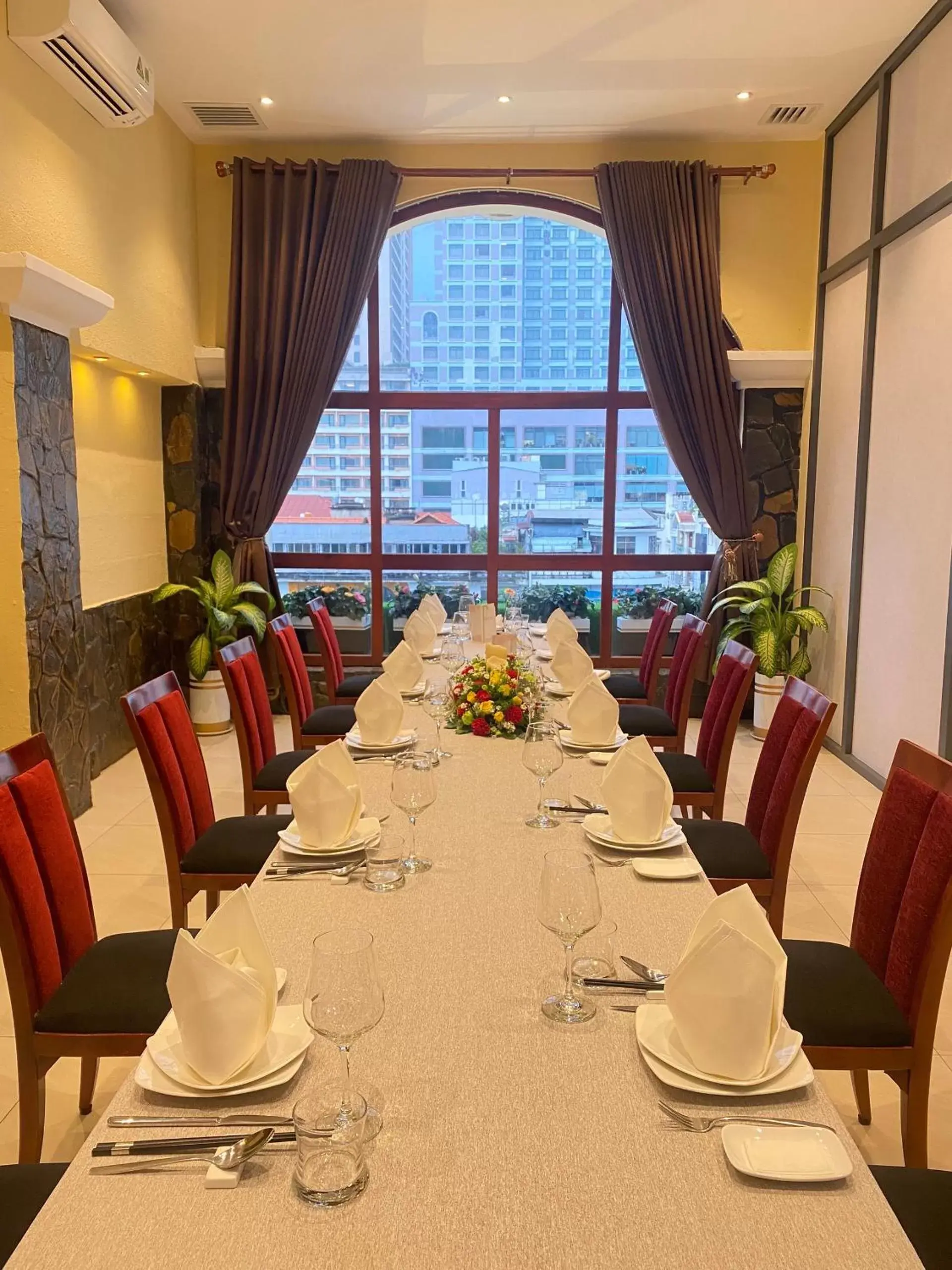 Meeting/conference room, Restaurant/Places to Eat in Royal Hotel Saigon