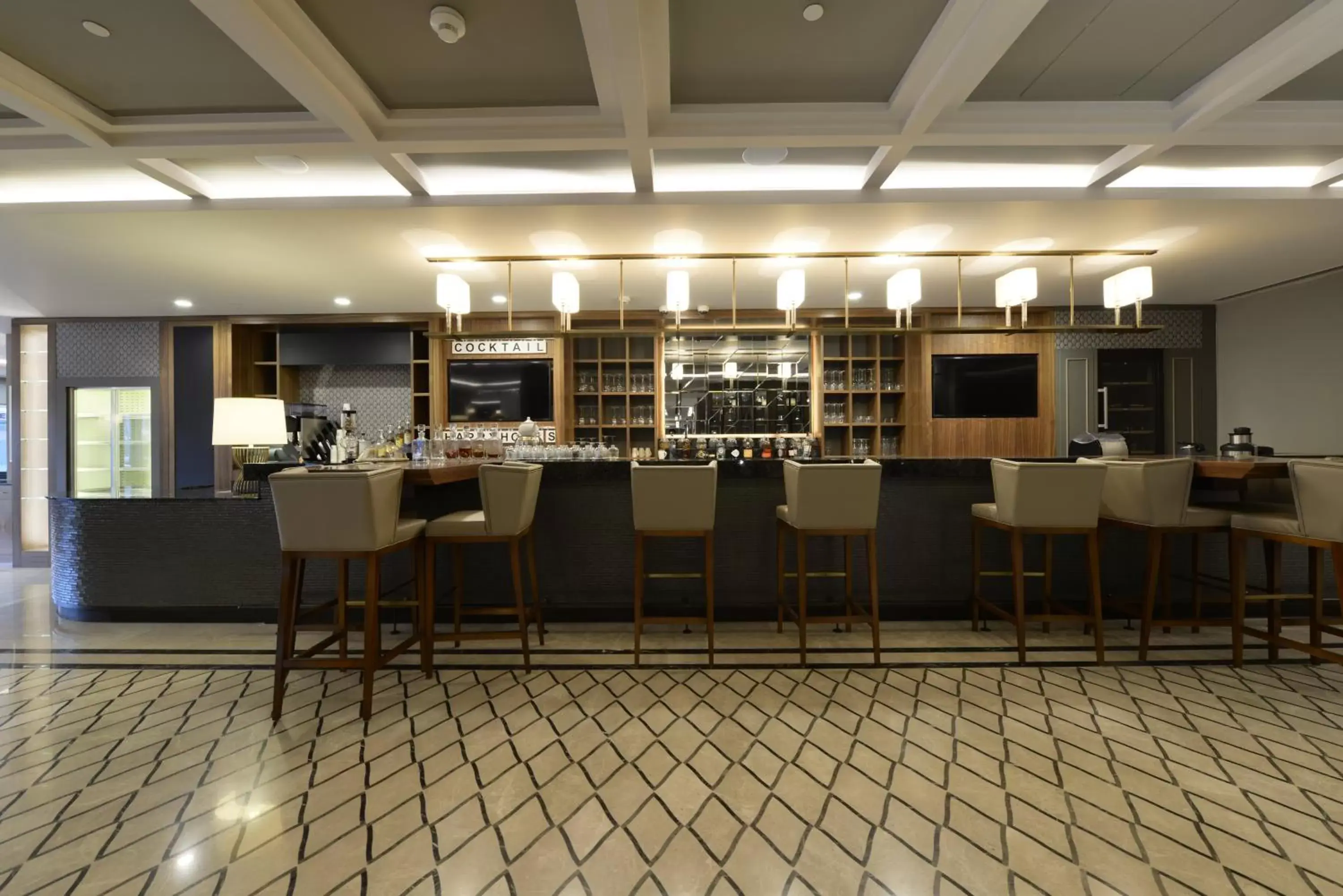 Lounge or bar, Restaurant/Places to Eat in Holiday Inn Bursa - City Centre, an IHG Hotel