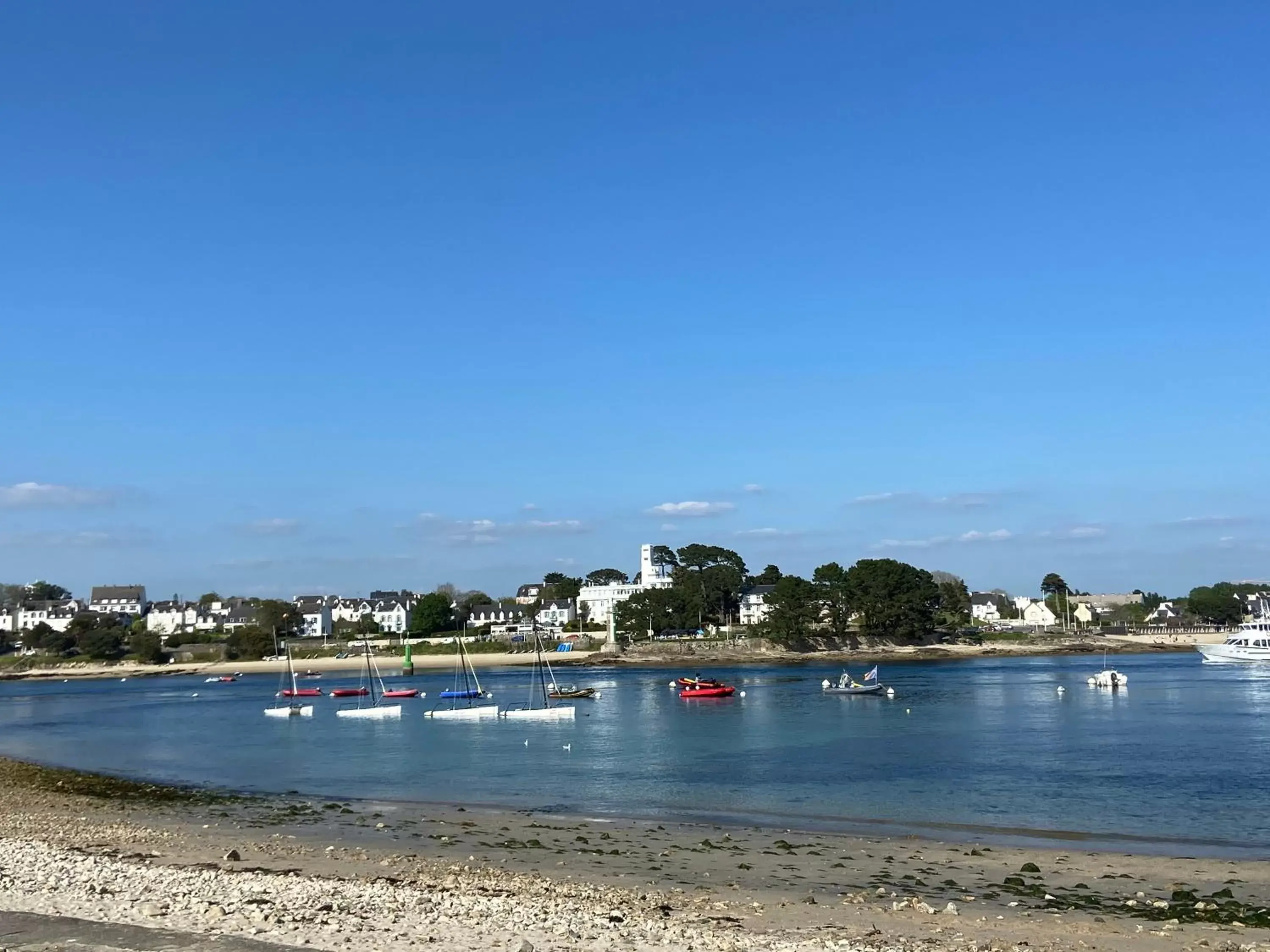 Beach in Embruns et Sarrasin