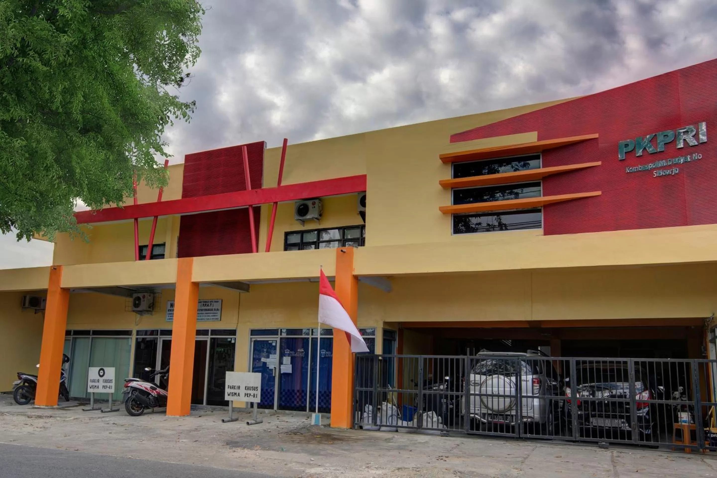 Facade/entrance, Property Building in OYO 3862 Syariah Hotel Pandan Wangi