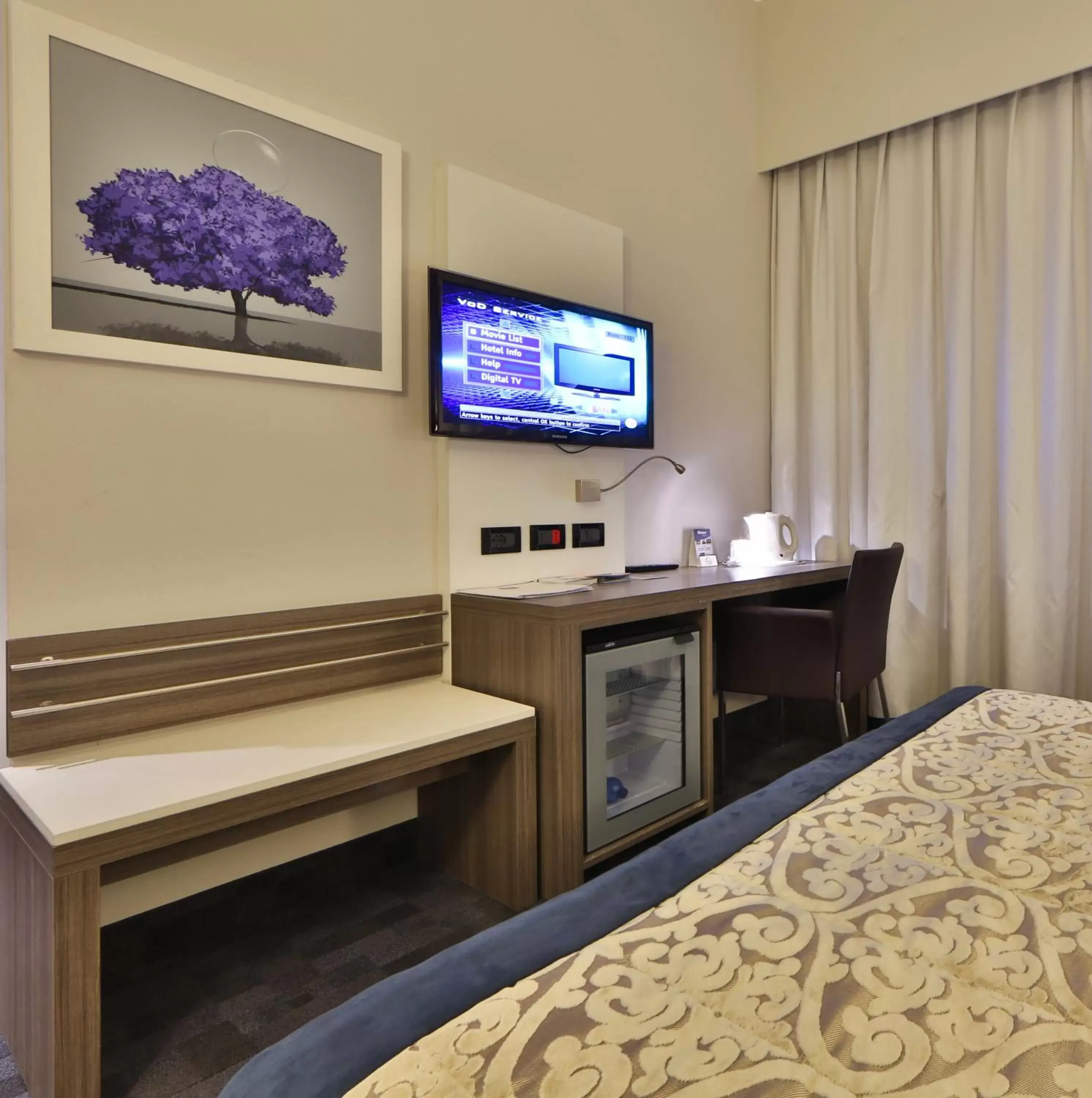 TV and multimedia, TV/Entertainment Center in Best Western Plus Borgolecco Hotel