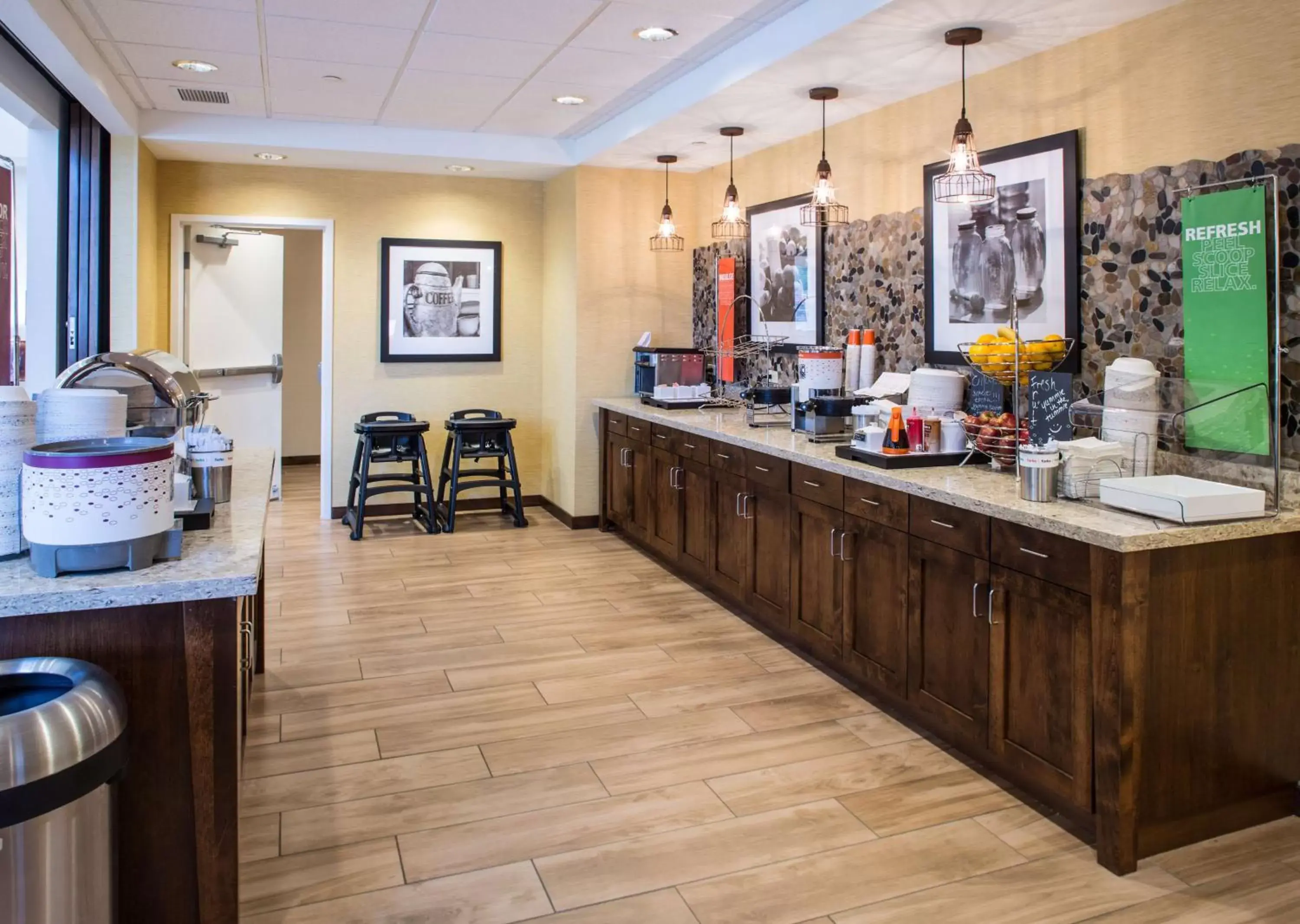 Dining area in Hampton Inn & Suites Whitefish