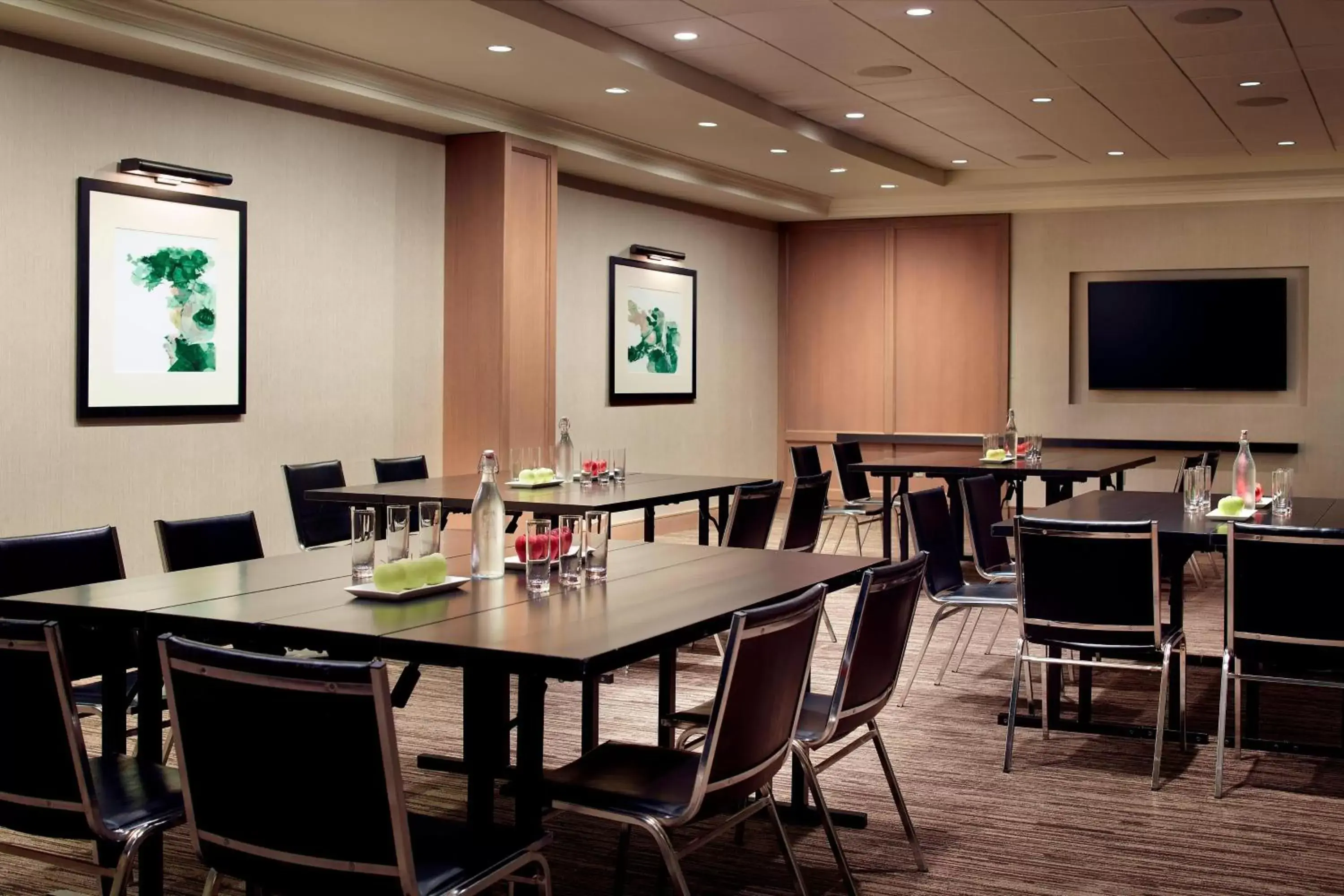 Meeting/conference room, Restaurant/Places to Eat in Marriott Boston Quincy