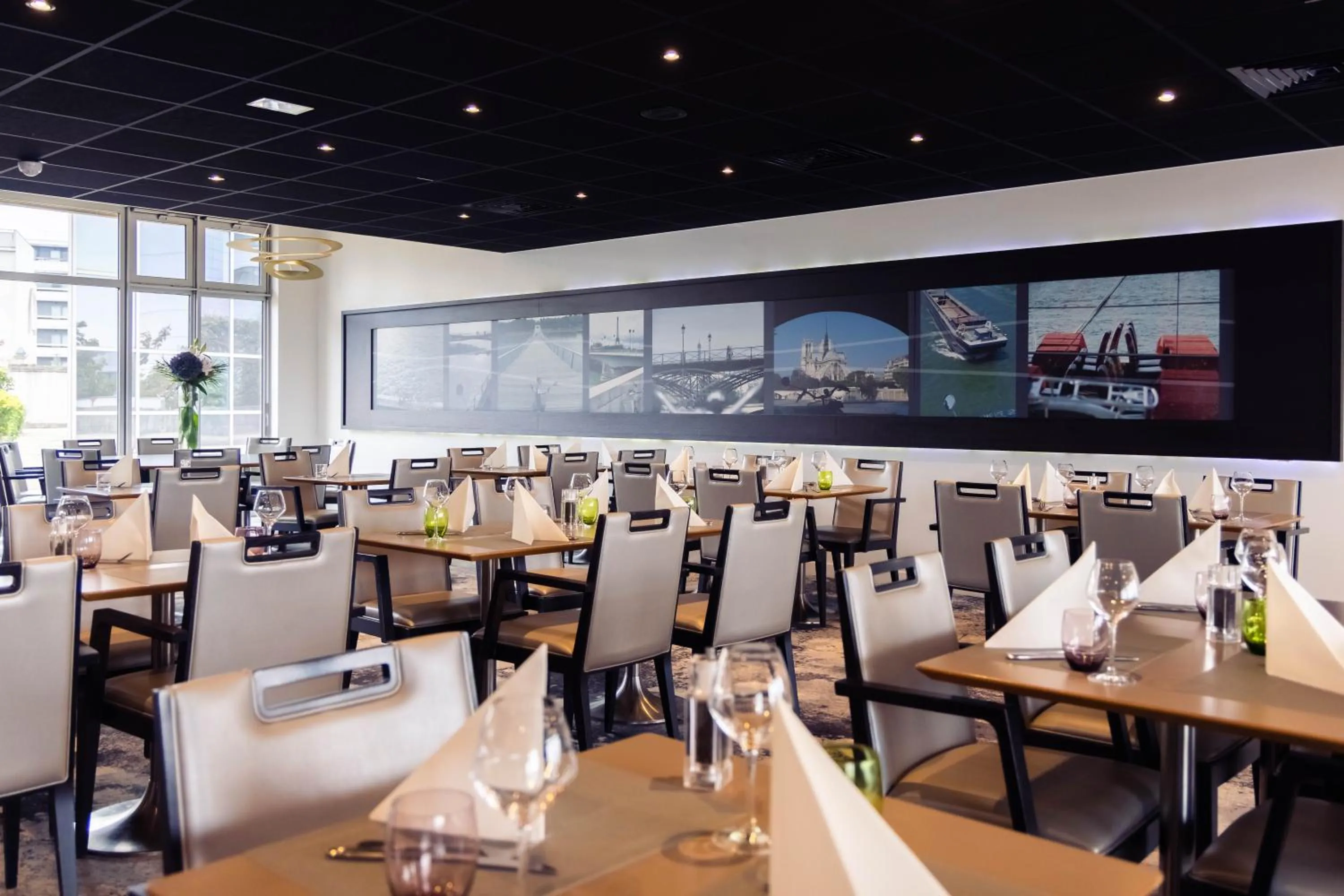 Restaurant/places to eat in Mercure Paris Ivry Quai De Seine