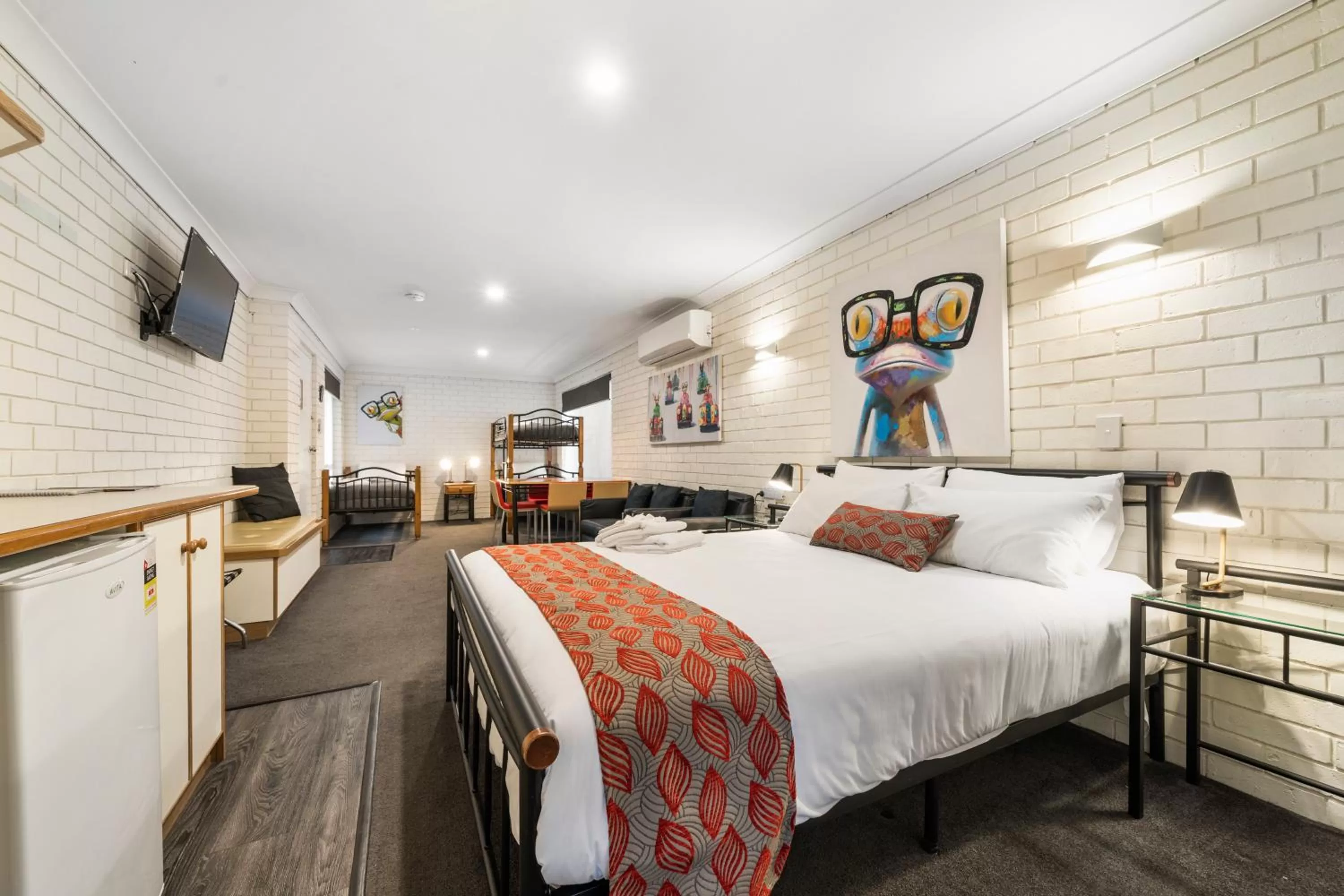 Photo of the whole room, Bed in Esk Wivenhoe Motor Inn