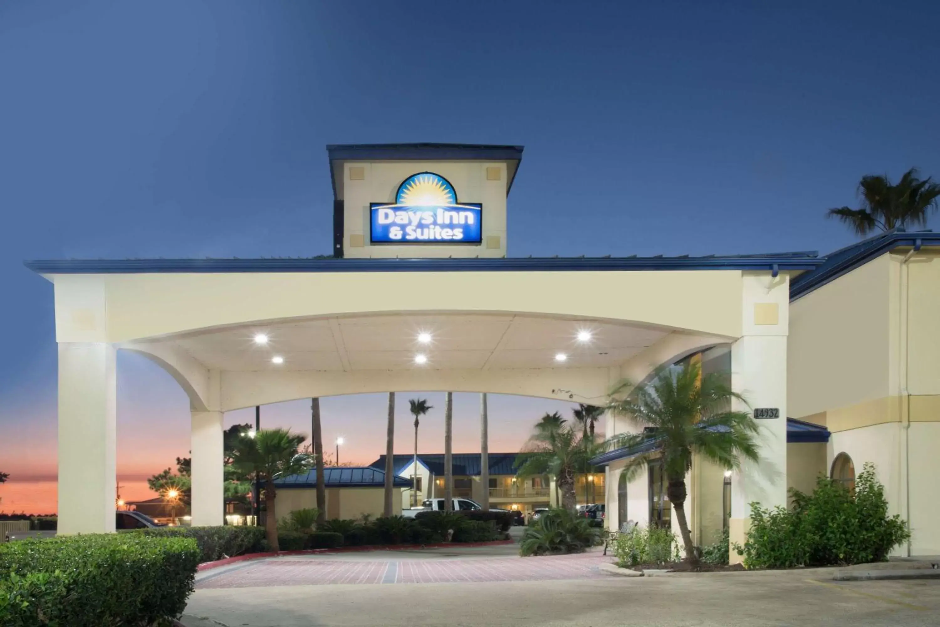 Property Building in Days Inn & Suites by Wyndham Winnie