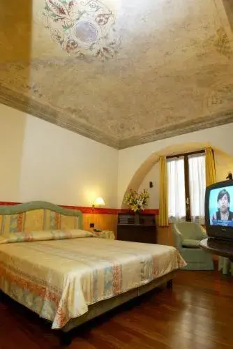 Photo of the whole room, Bed in Hotel Due Mondi Photo of the whole room, Bed in Hotel Due Mondi