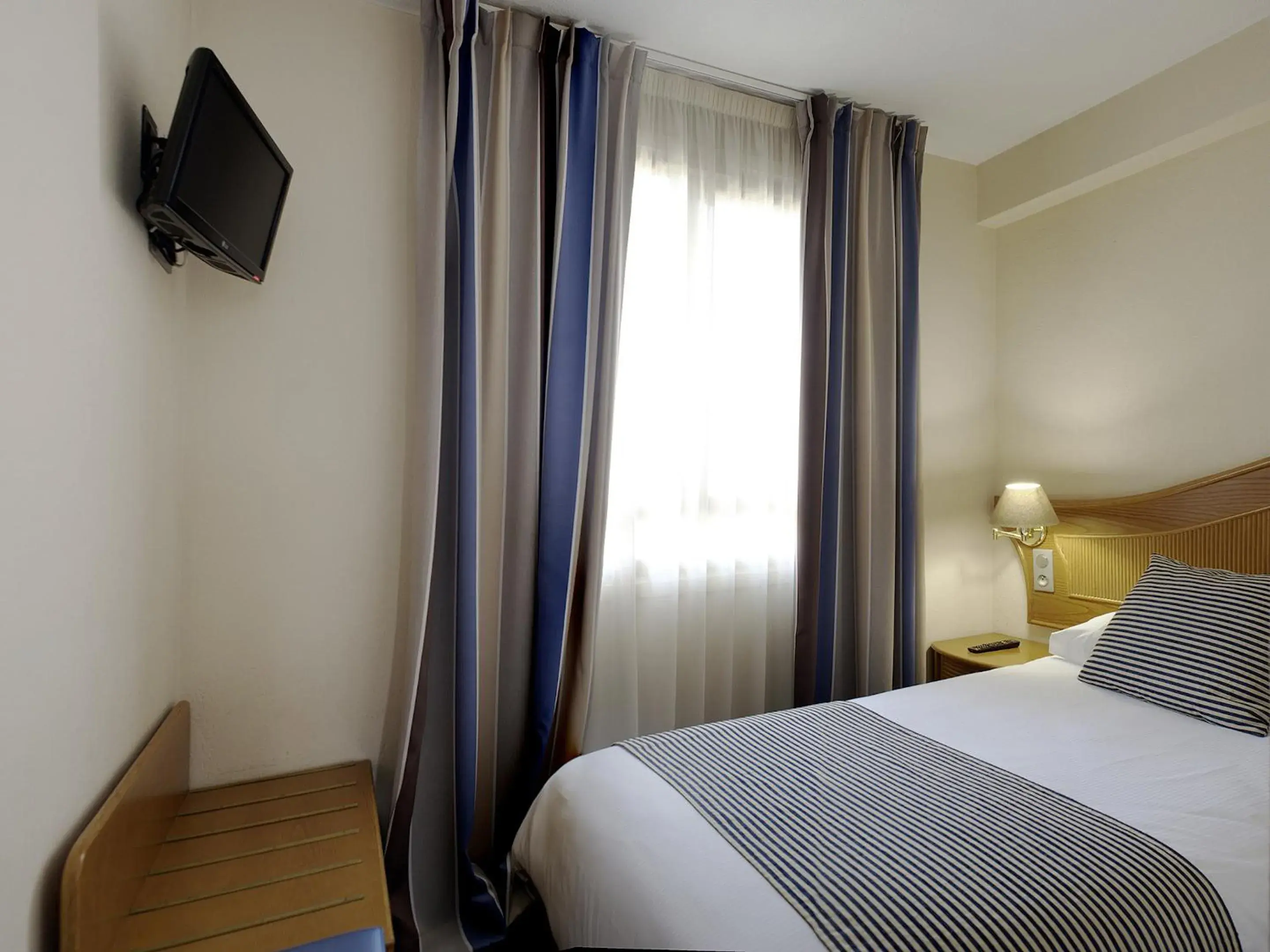 Bedroom, Bed in Hôtel Esprit d'Azur
