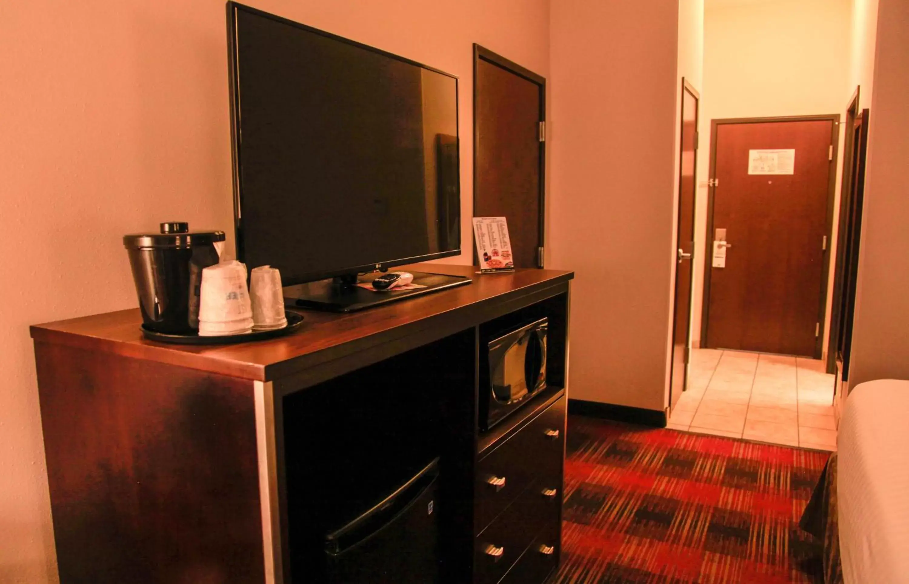 Photo of the whole room, TV/Entertainment Center in Holiday Inn Express & Suites Cumberland - La Vale, an IHG Hotel