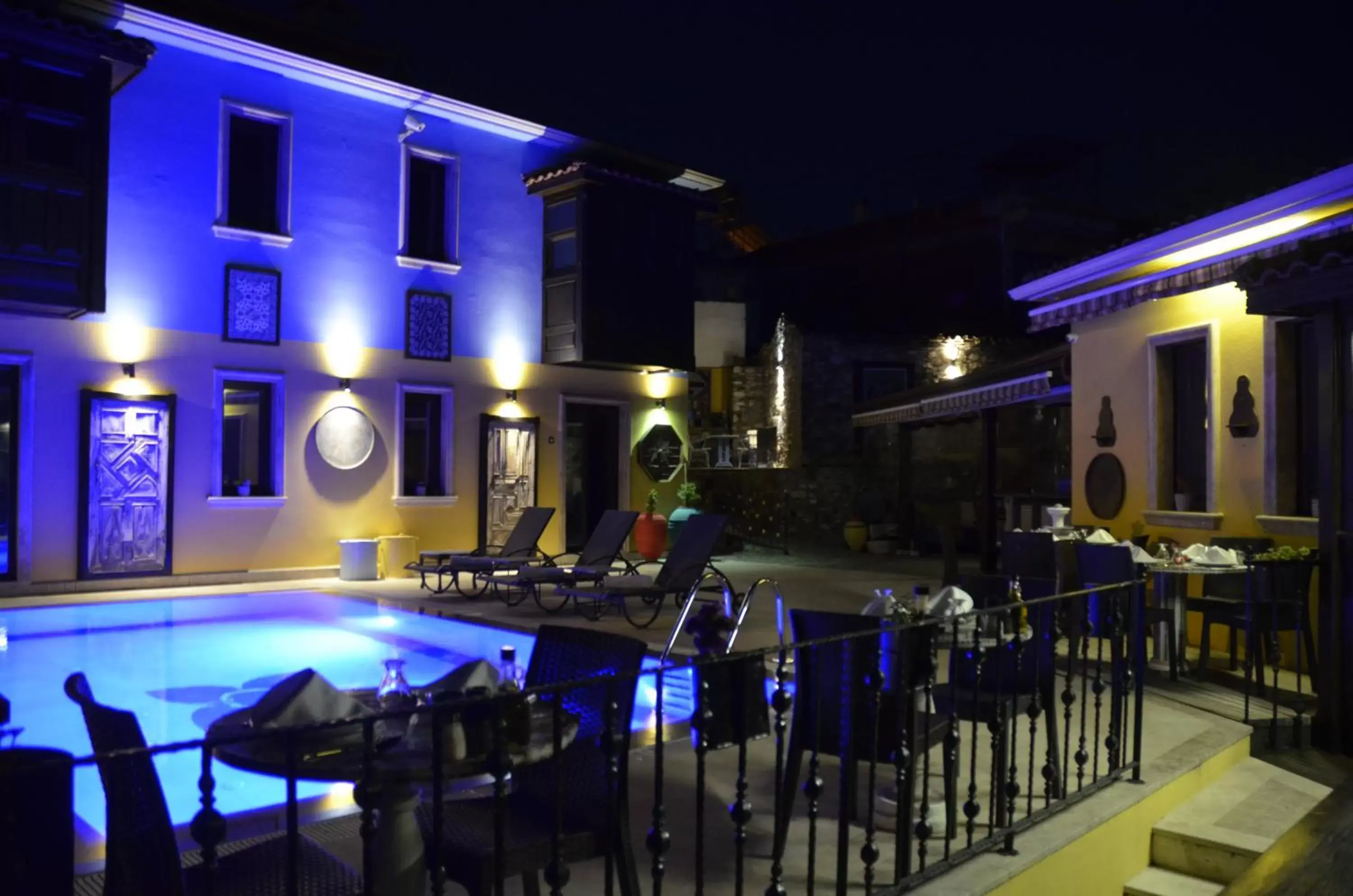 Swimming pool, Property Building in Ayasoluk Hotel & Restaurant