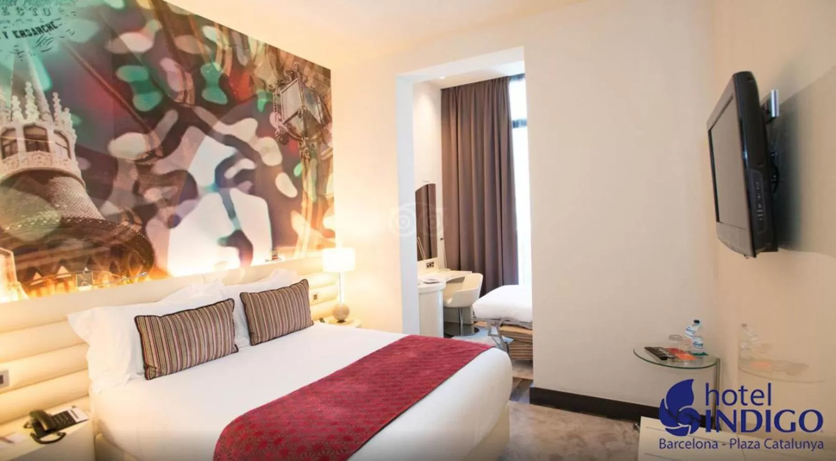 Bed in Hotel Indigo Barcelona - Plaza Catalunya 4Sup by IHG