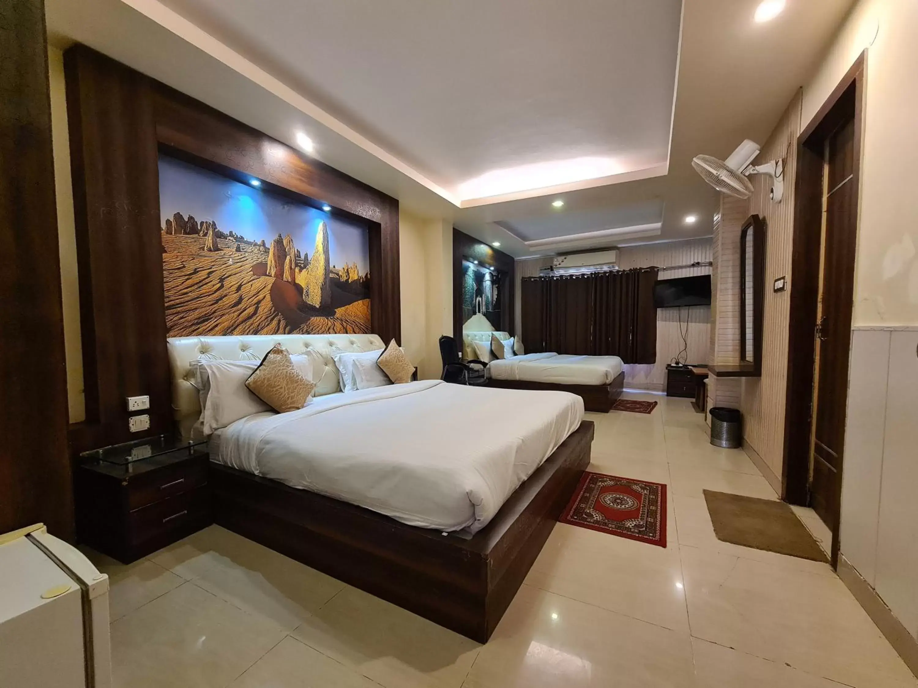 Photo of the whole room, Bed in Hotel Rajpur Heights