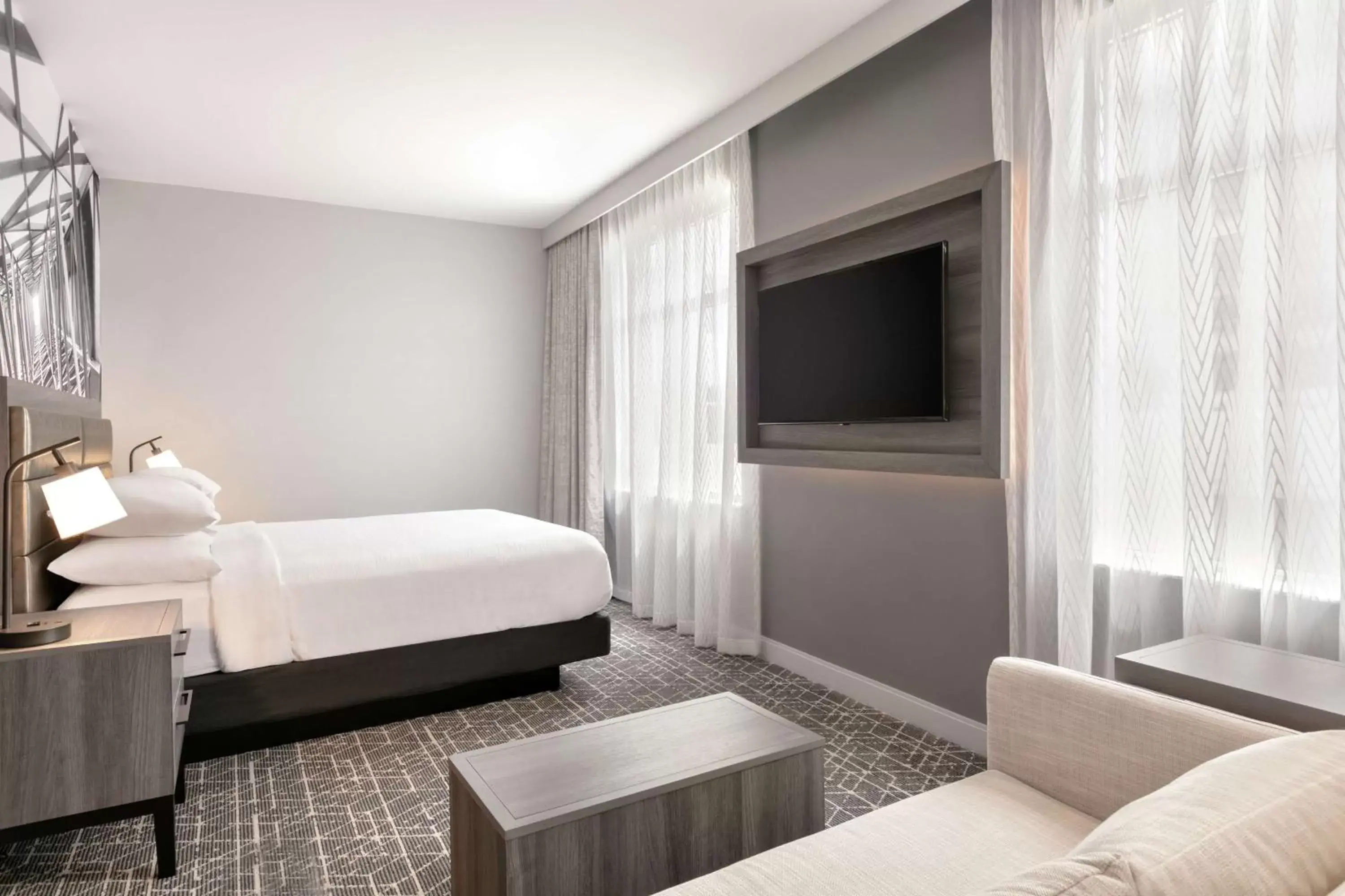 Living room, Bed in Embassy Suites by Hilton Atlanta Midtown