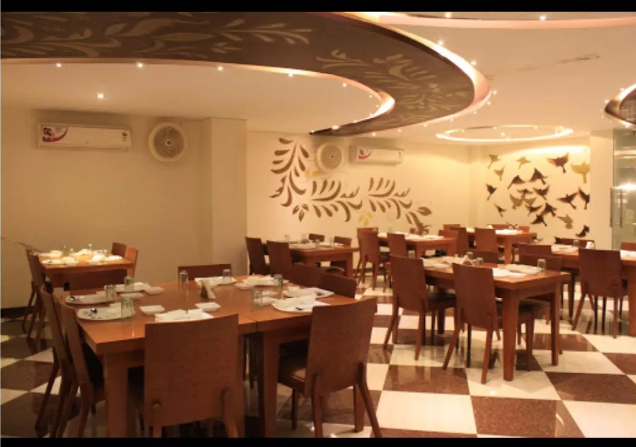 Restaurant/places to eat in Hotel Vaikunth By Adamo