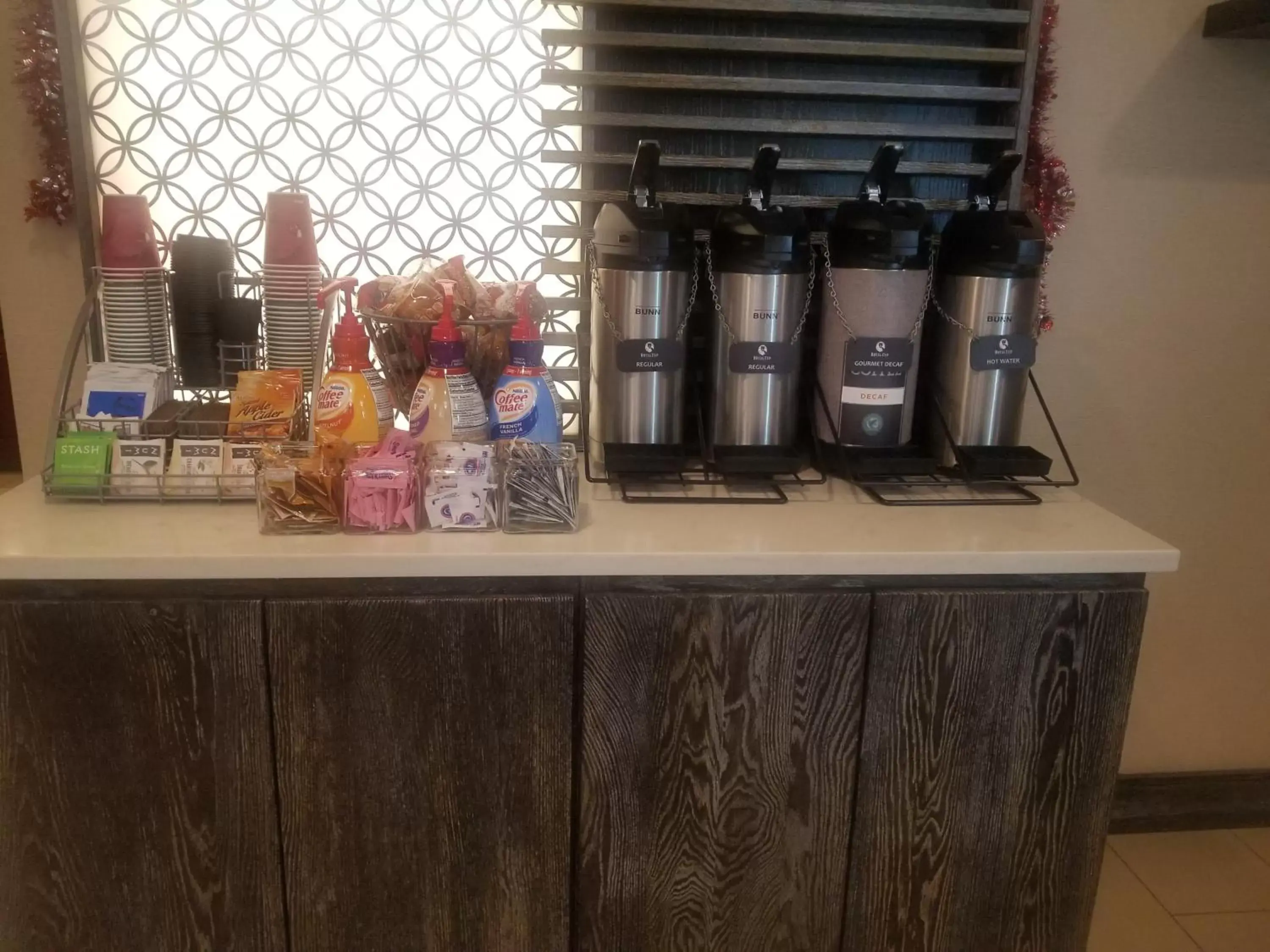 Coffee/tea facilities in Best Western Long Beach Inn