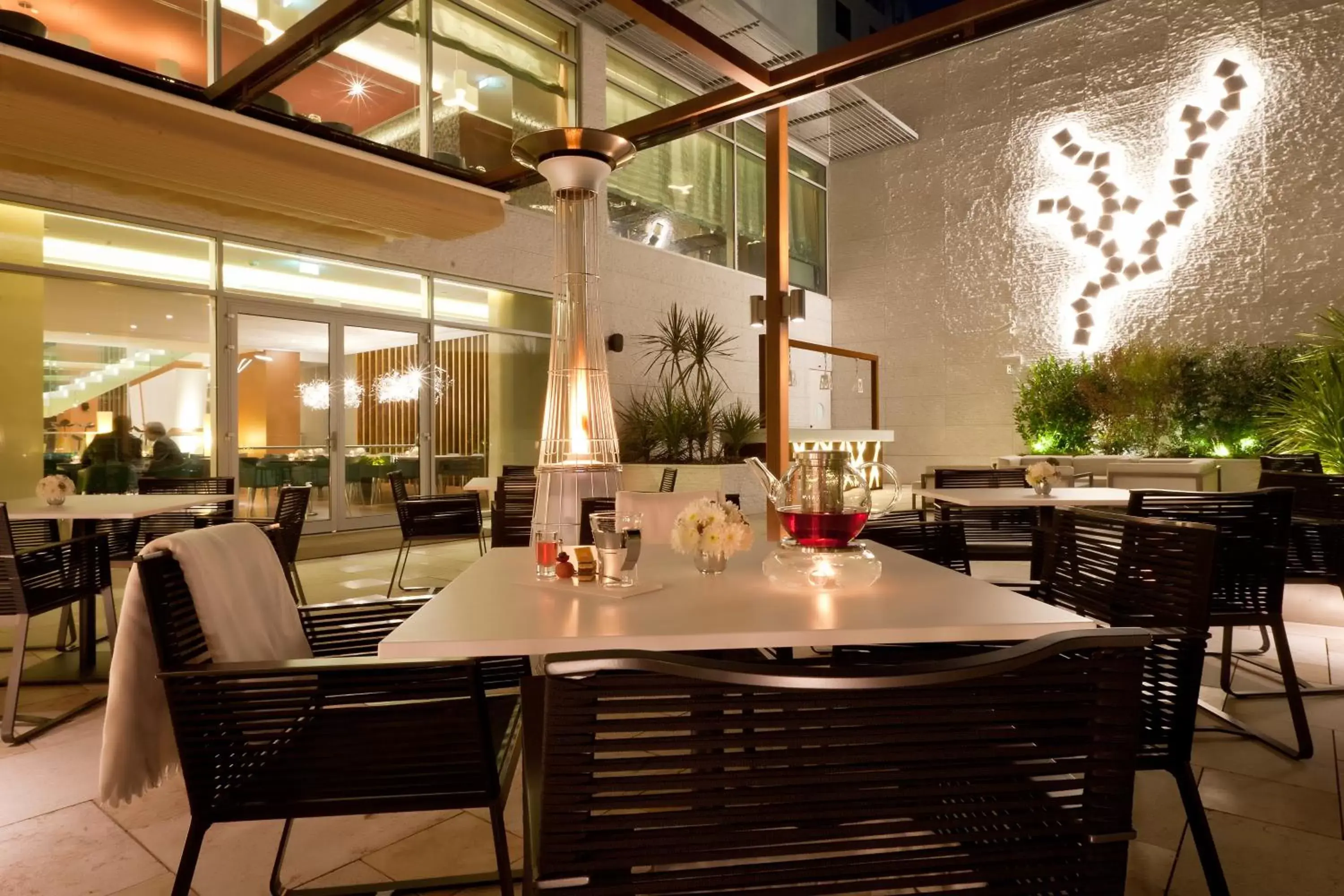 Balcony/Terrace, Restaurant/Places to Eat in EPIC SANA Lisboa Hotel