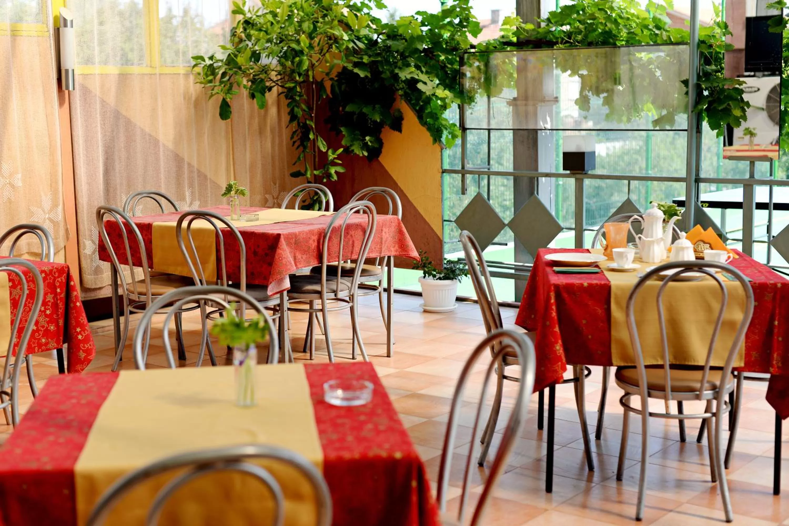 Restaurant/Places to Eat in Family Art-Hotel Zora