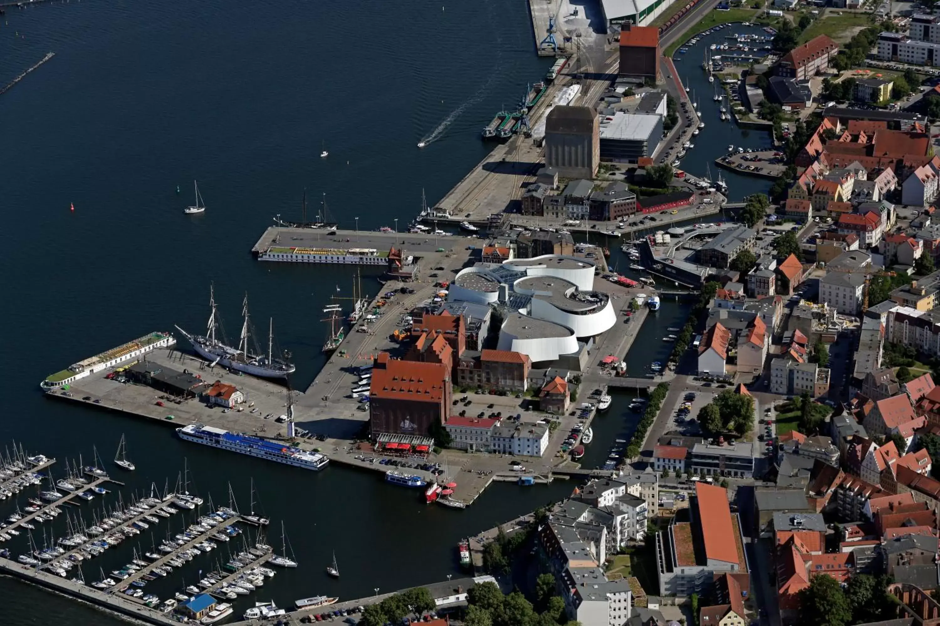 Facade/entrance, Bird's-eye View in Hotel Kontorhaus Stralsund