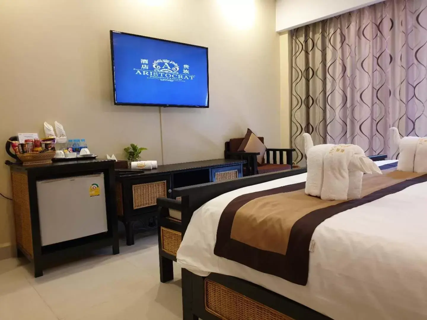 Bedroom, TV/Entertainment Center in Aristocrat Residence & Hotel