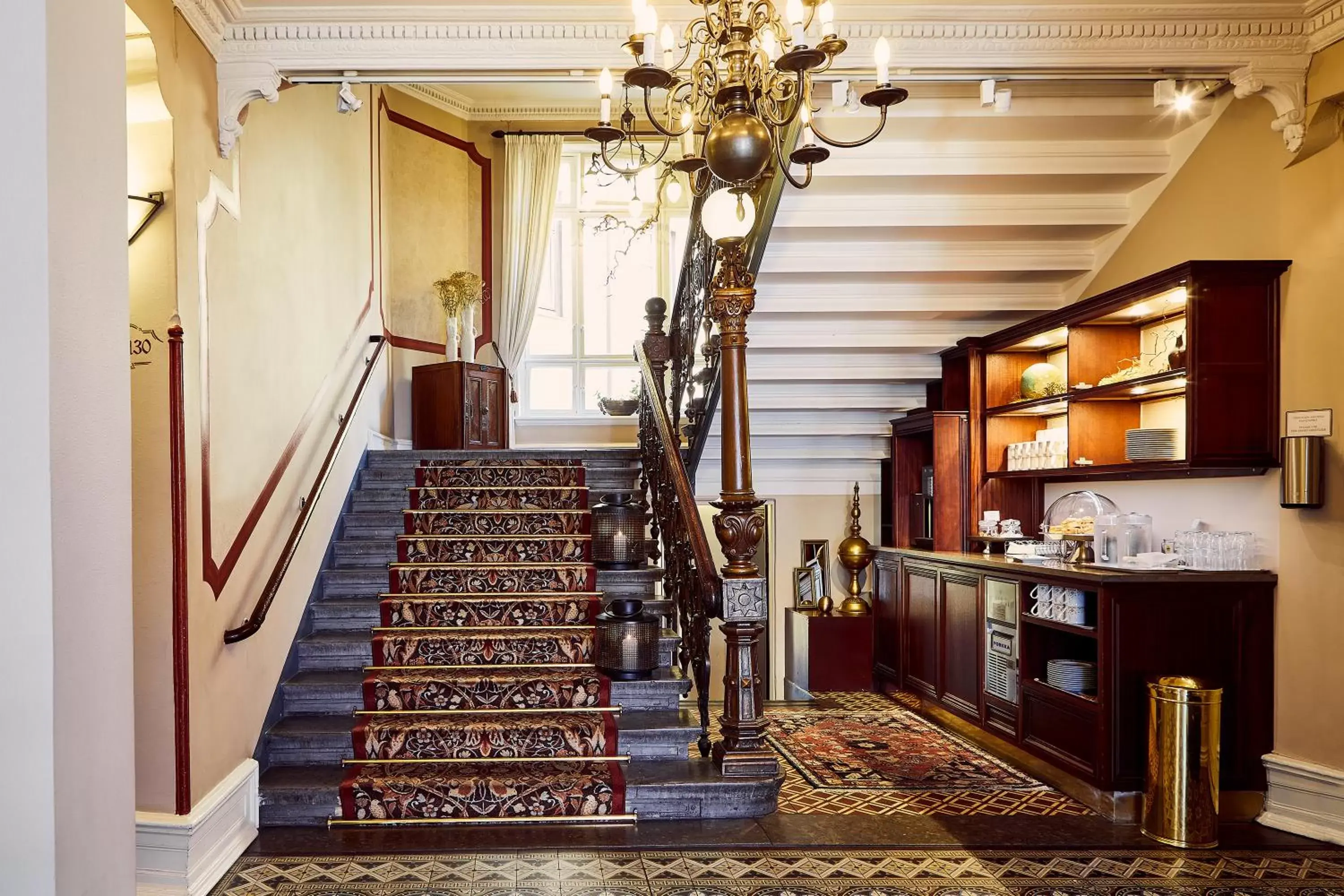 Lobby or reception in Hotel Royal Lobby or reception in Hotel Royal