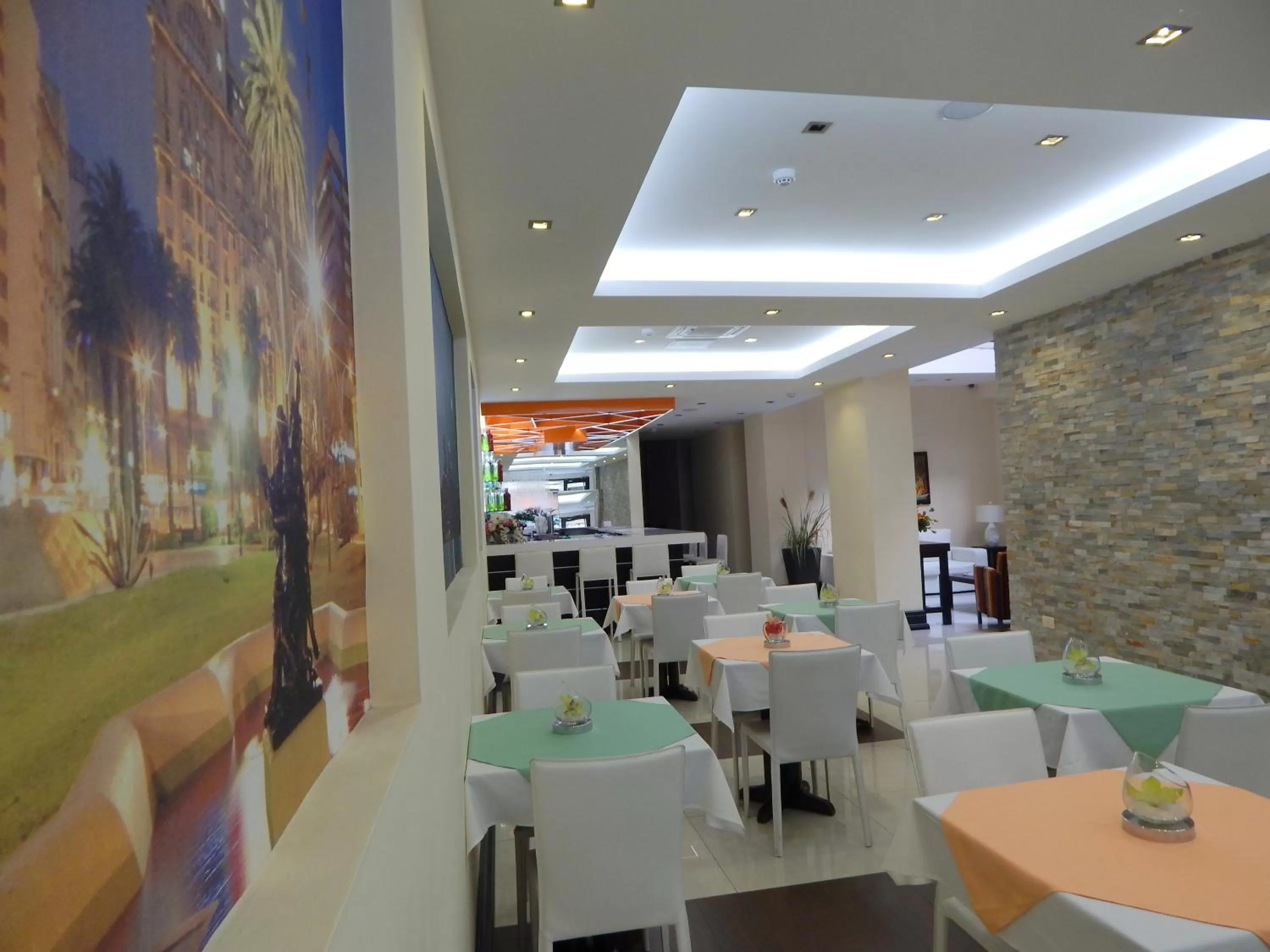 Restaurant/places to eat in Puerto Mercado Hotel