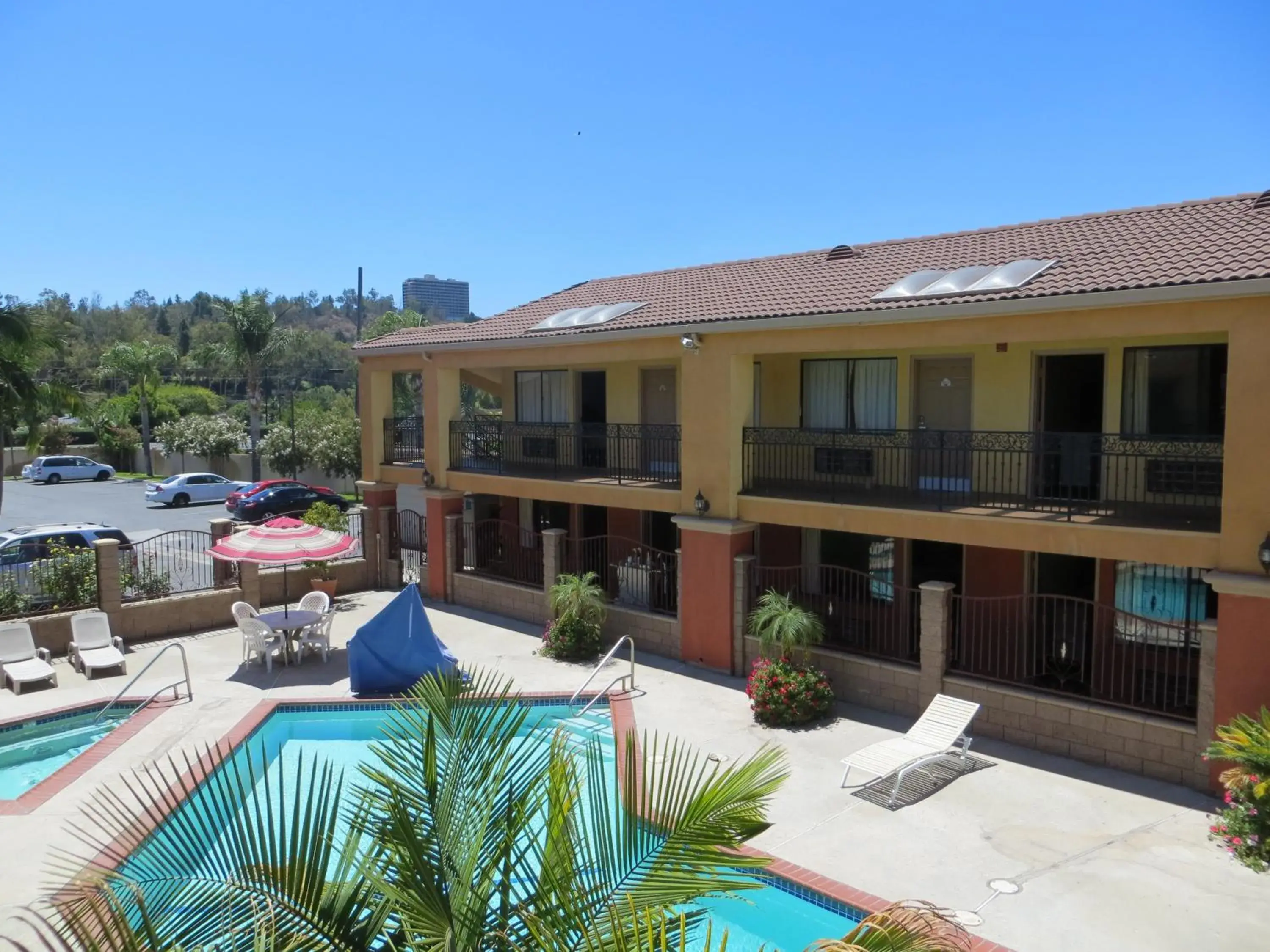 Property building, Pool View in Azusa Inn