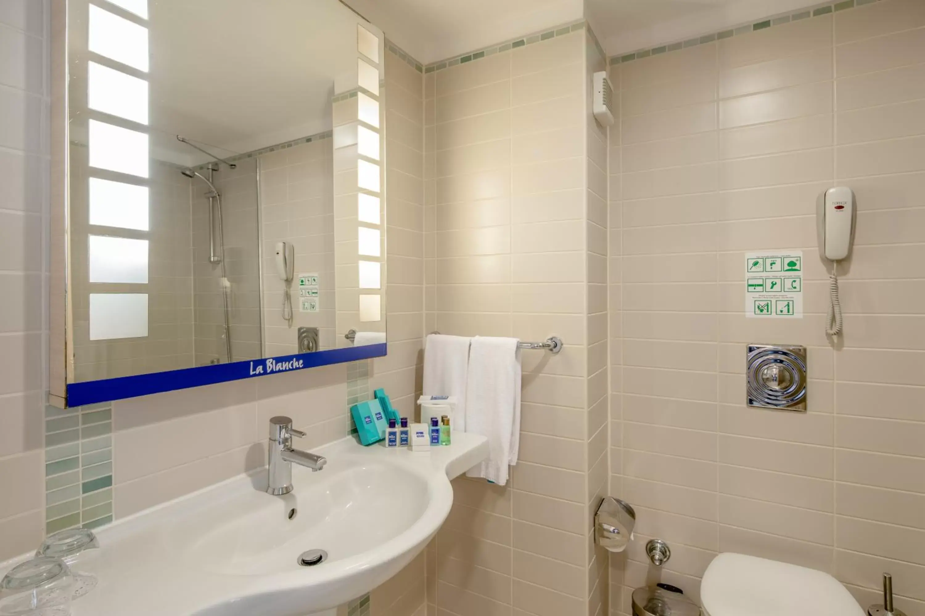 Bathroom in La Blanche Resort & Spa