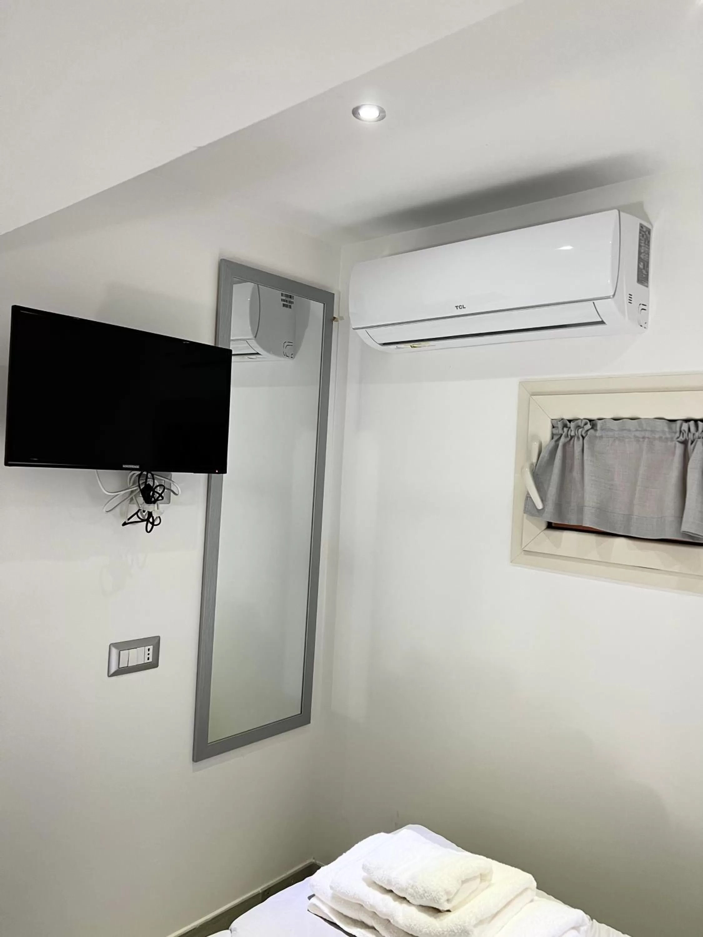 TV/Entertainment Center in Casa Vario Napoli Centro