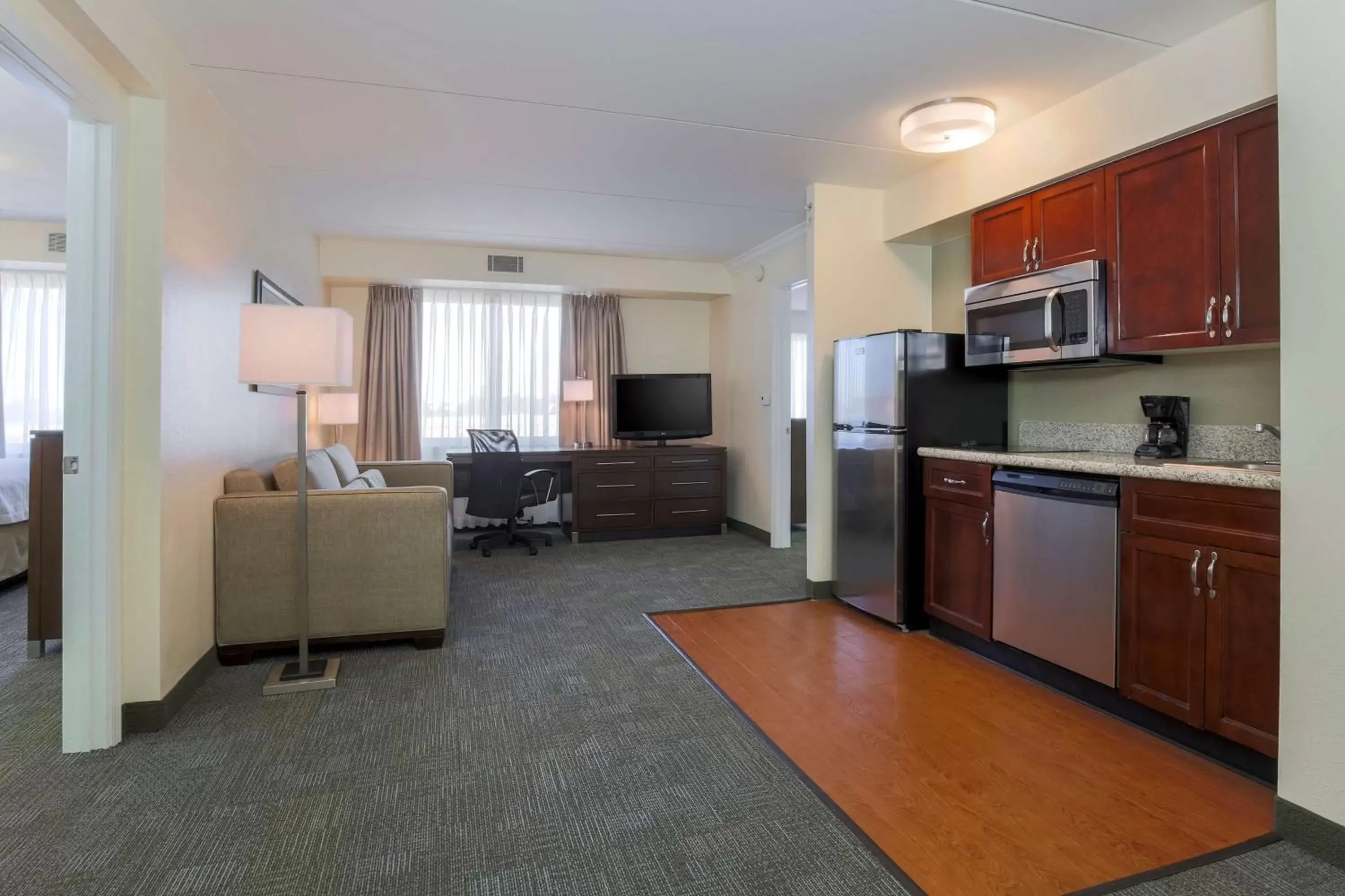 Living room, Kitchen/Kitchenette in Homewood Suites by Hilton Ft. Worth-North at Fossil Creek