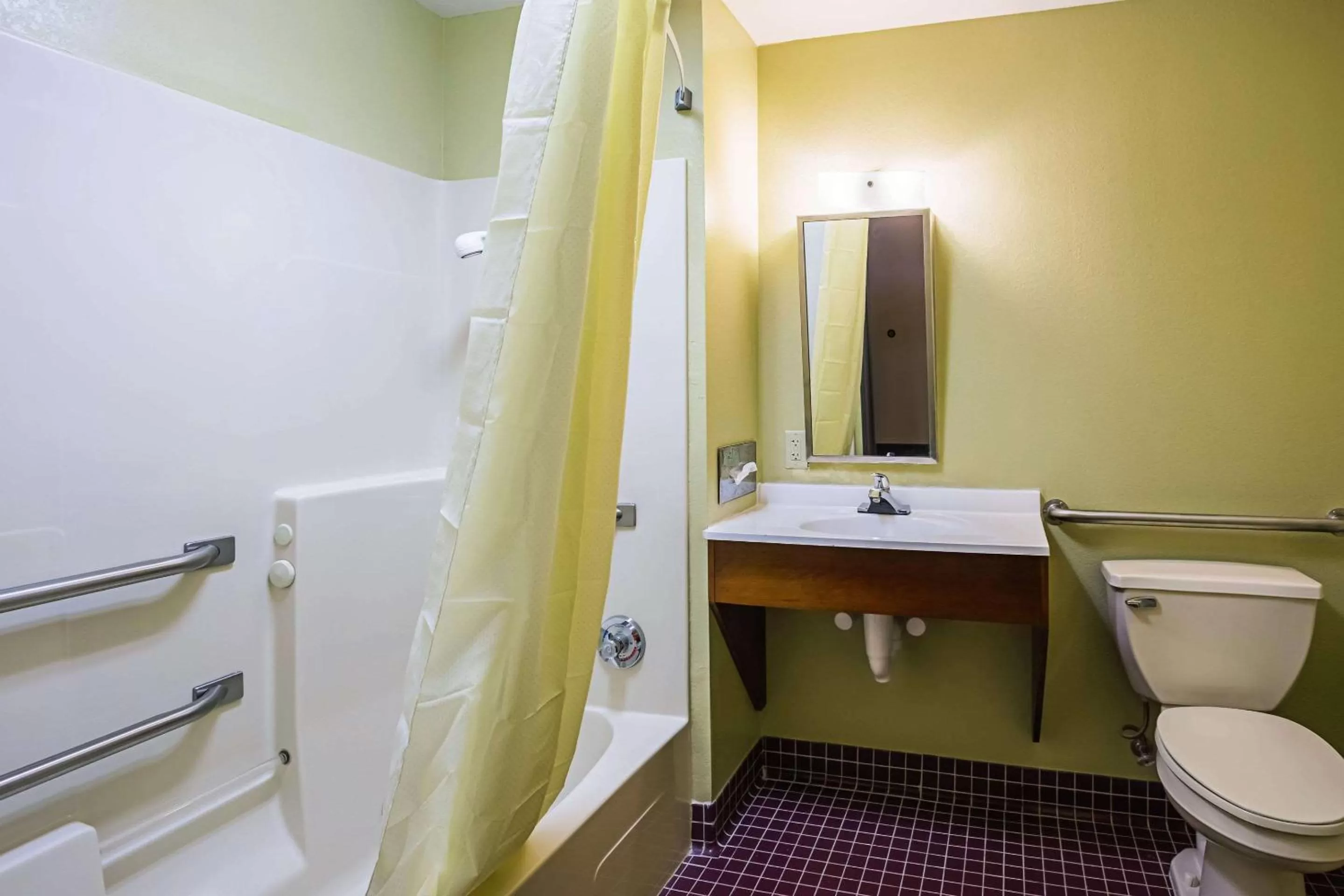 Bathroom in Econo Lodge Inn & Suites